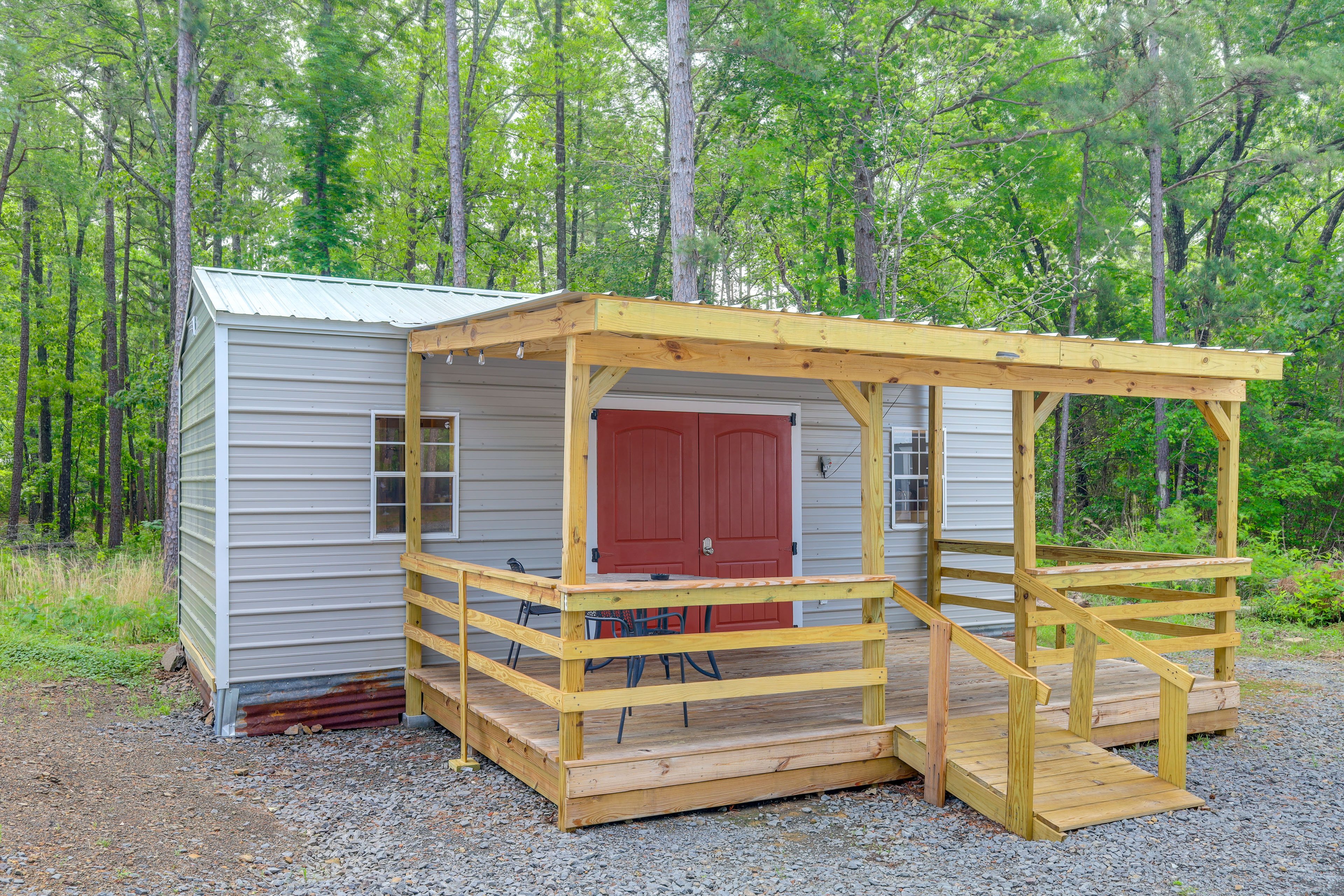 Higden Vacation Rental | Studio | 1BA | 700 Sq Ft