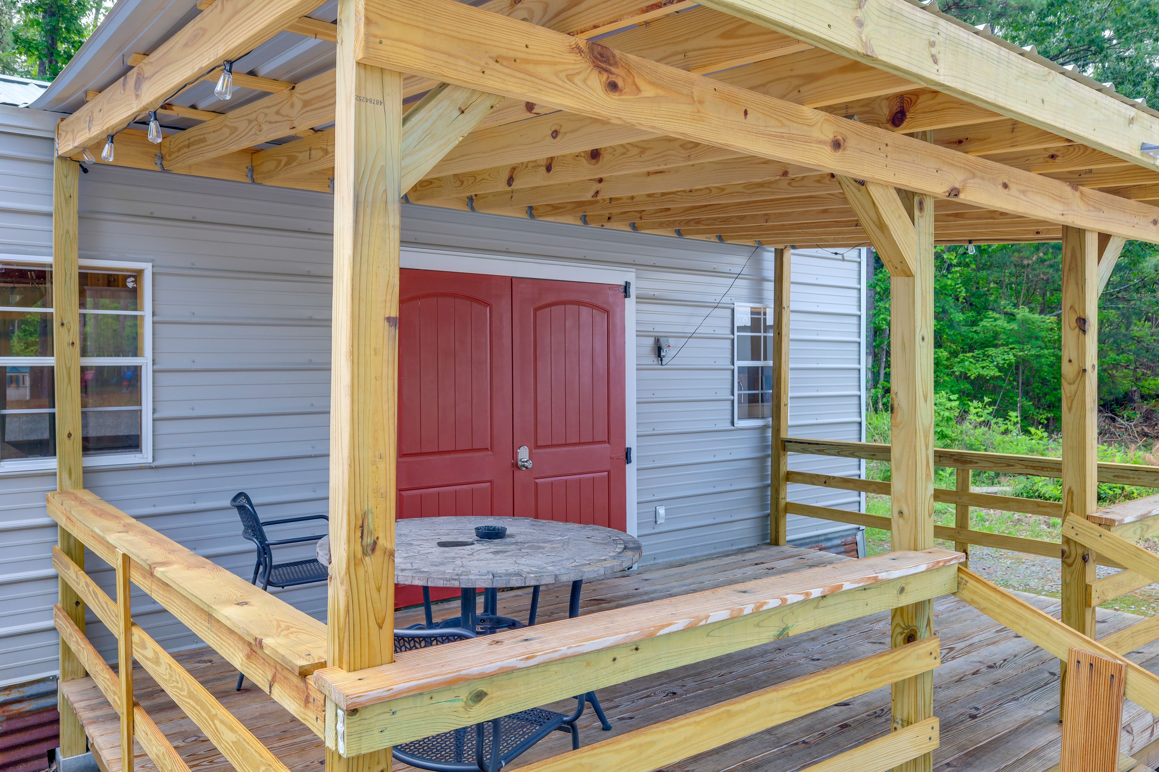 Property Exterior | Single-Story Studio