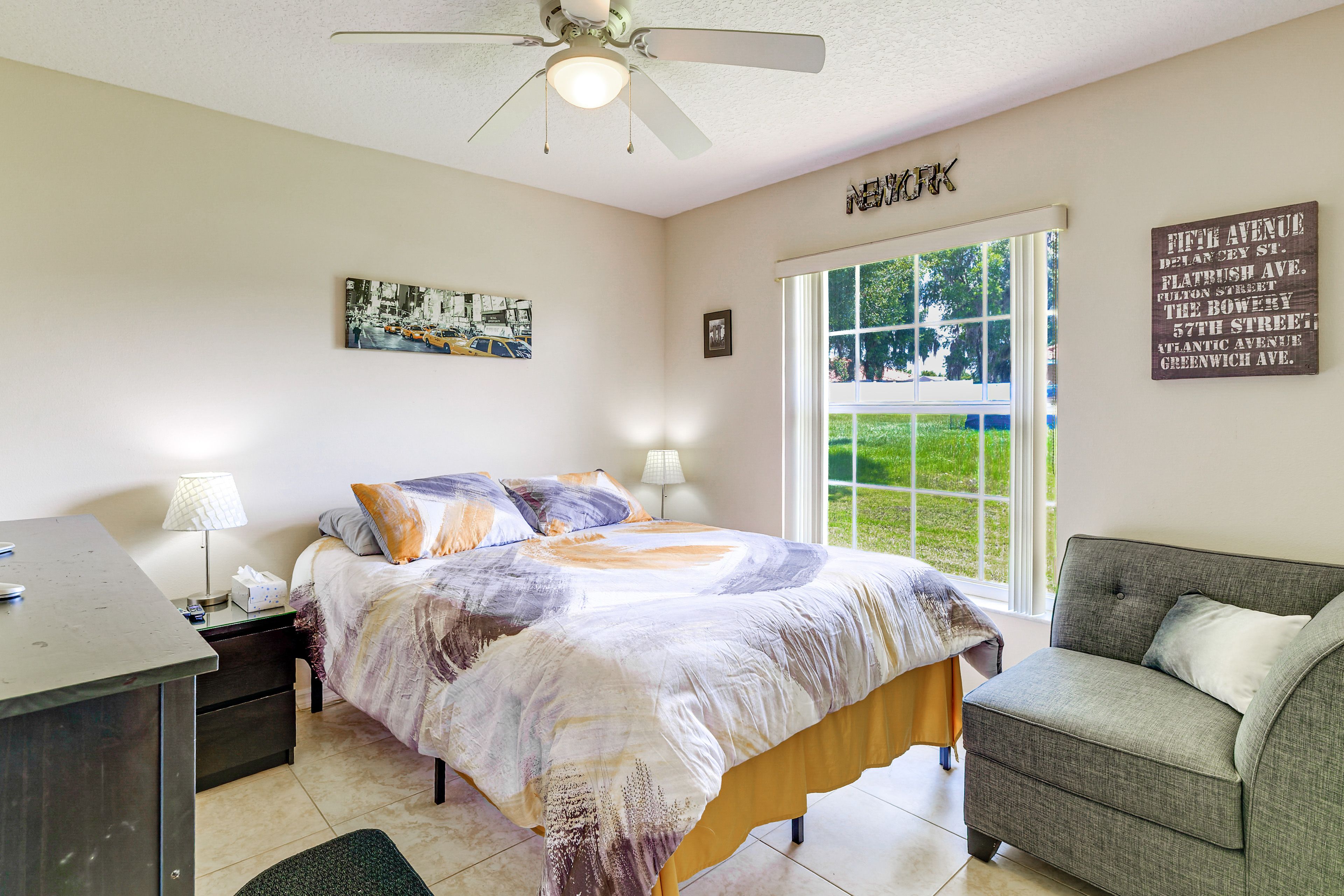 Bedroom 1 | Queen Bed