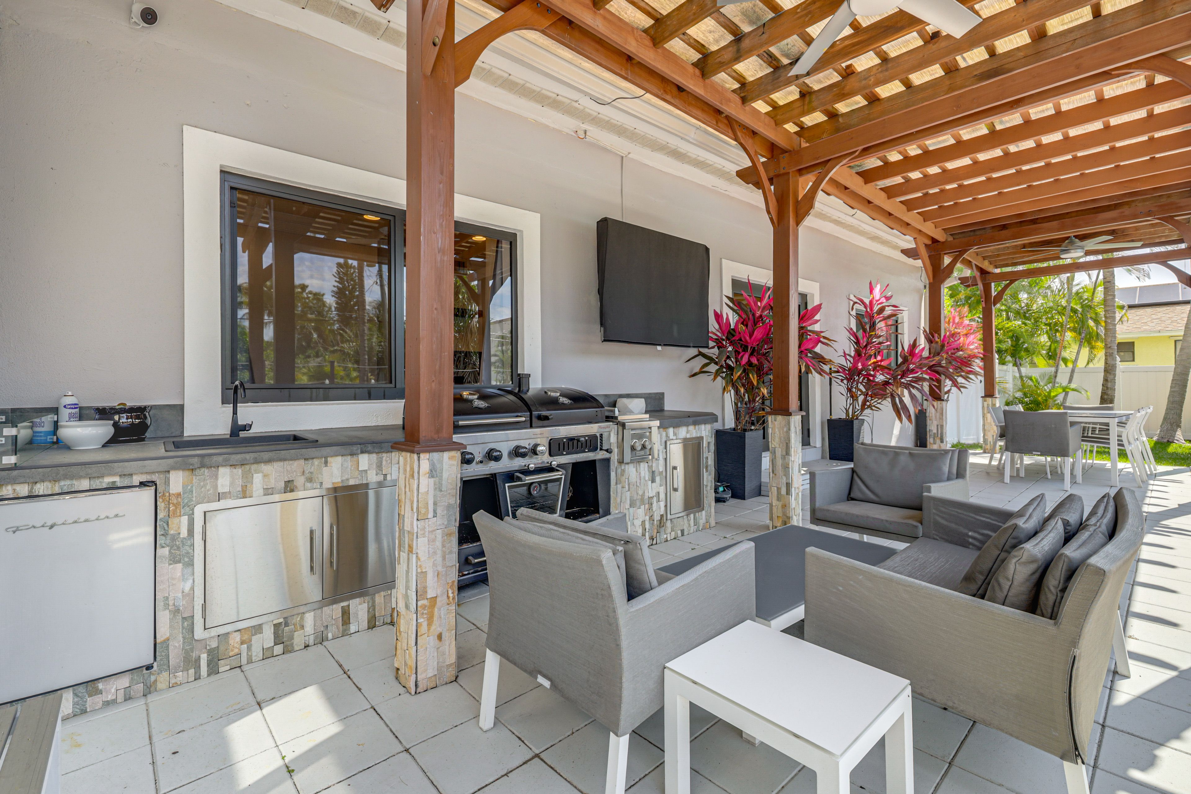 Outdoor Kitchen