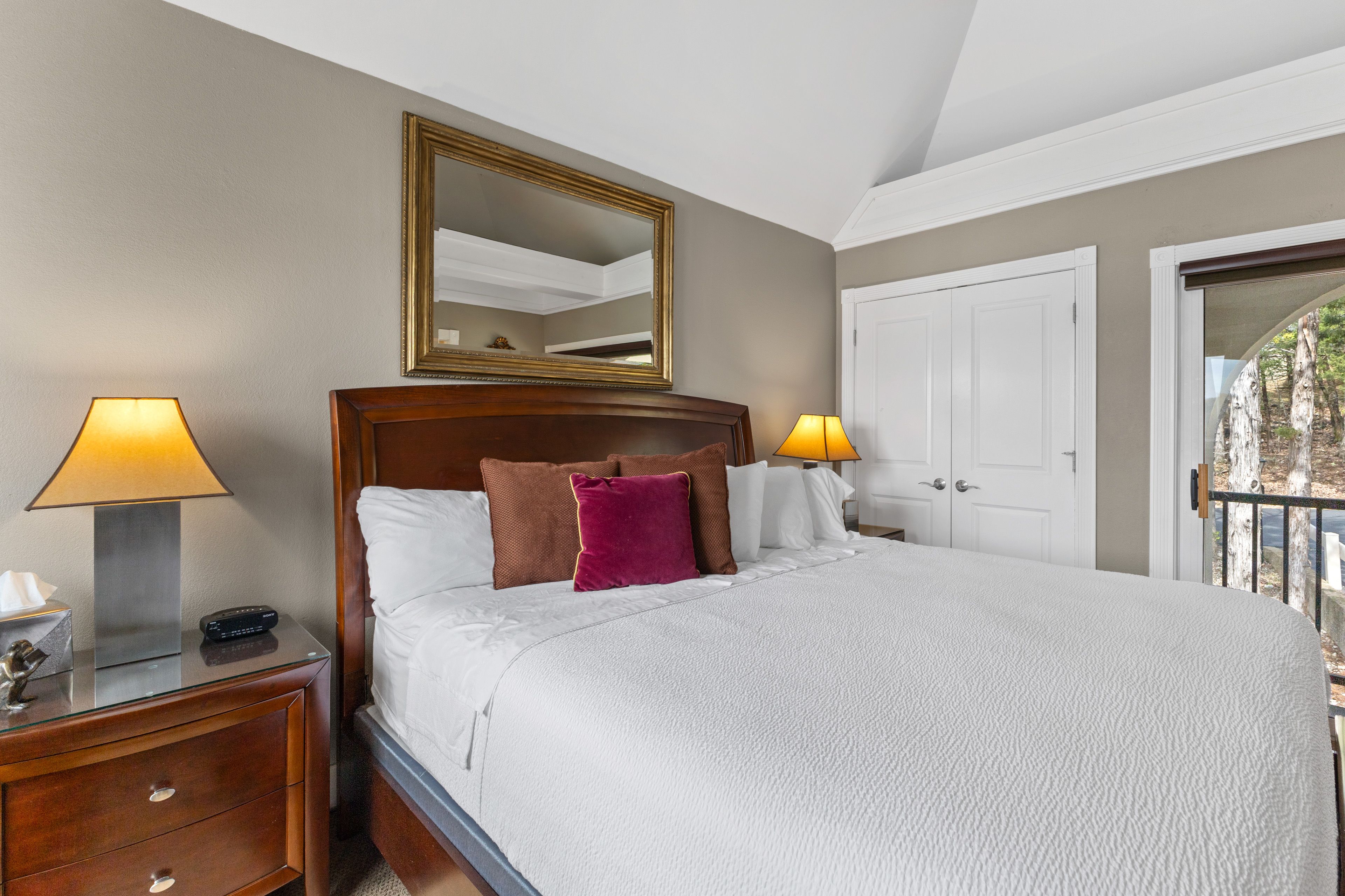 Bedroom 3 | King Bed