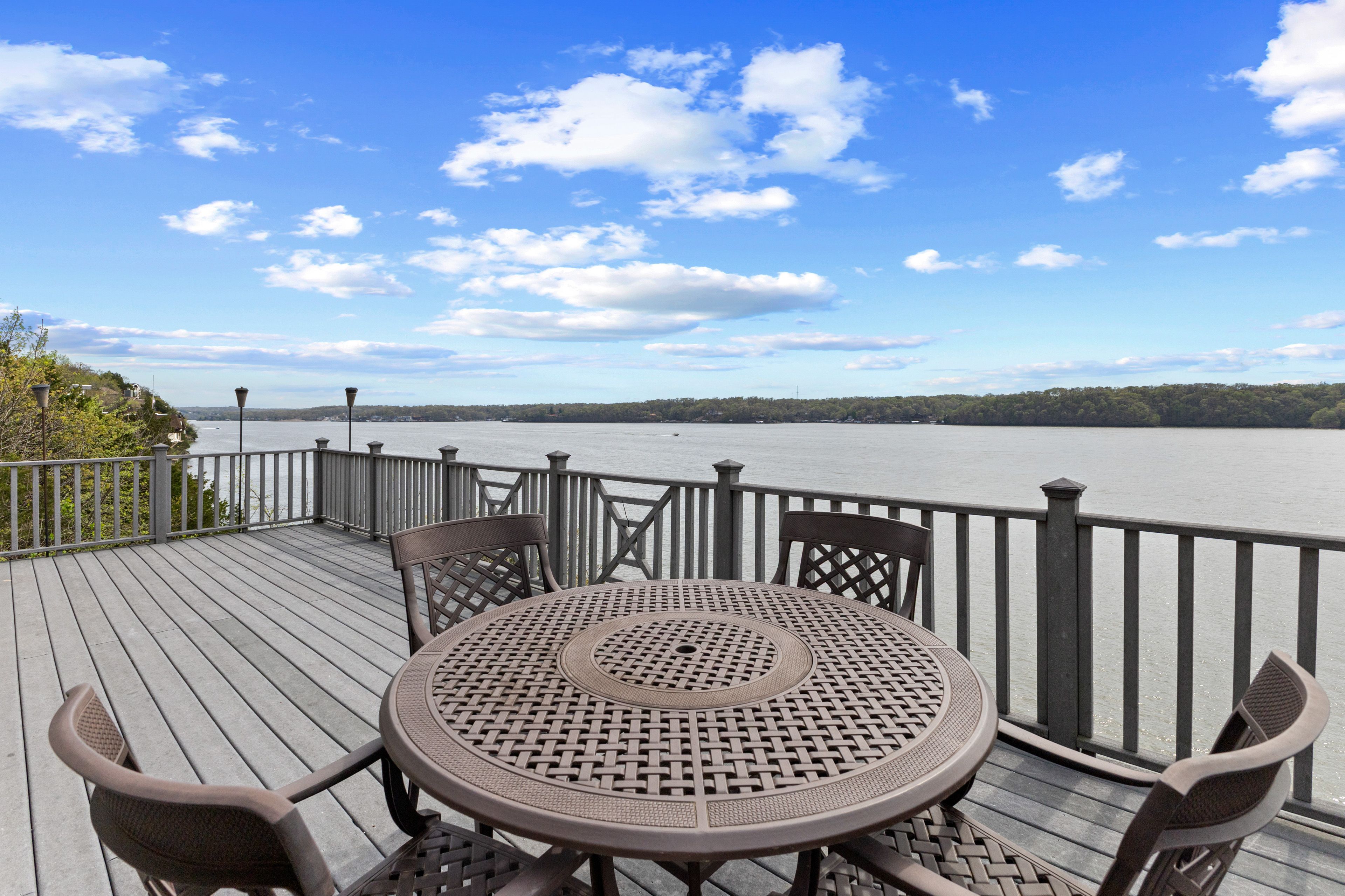 Lakefront Deck | Dining | Gas Grill