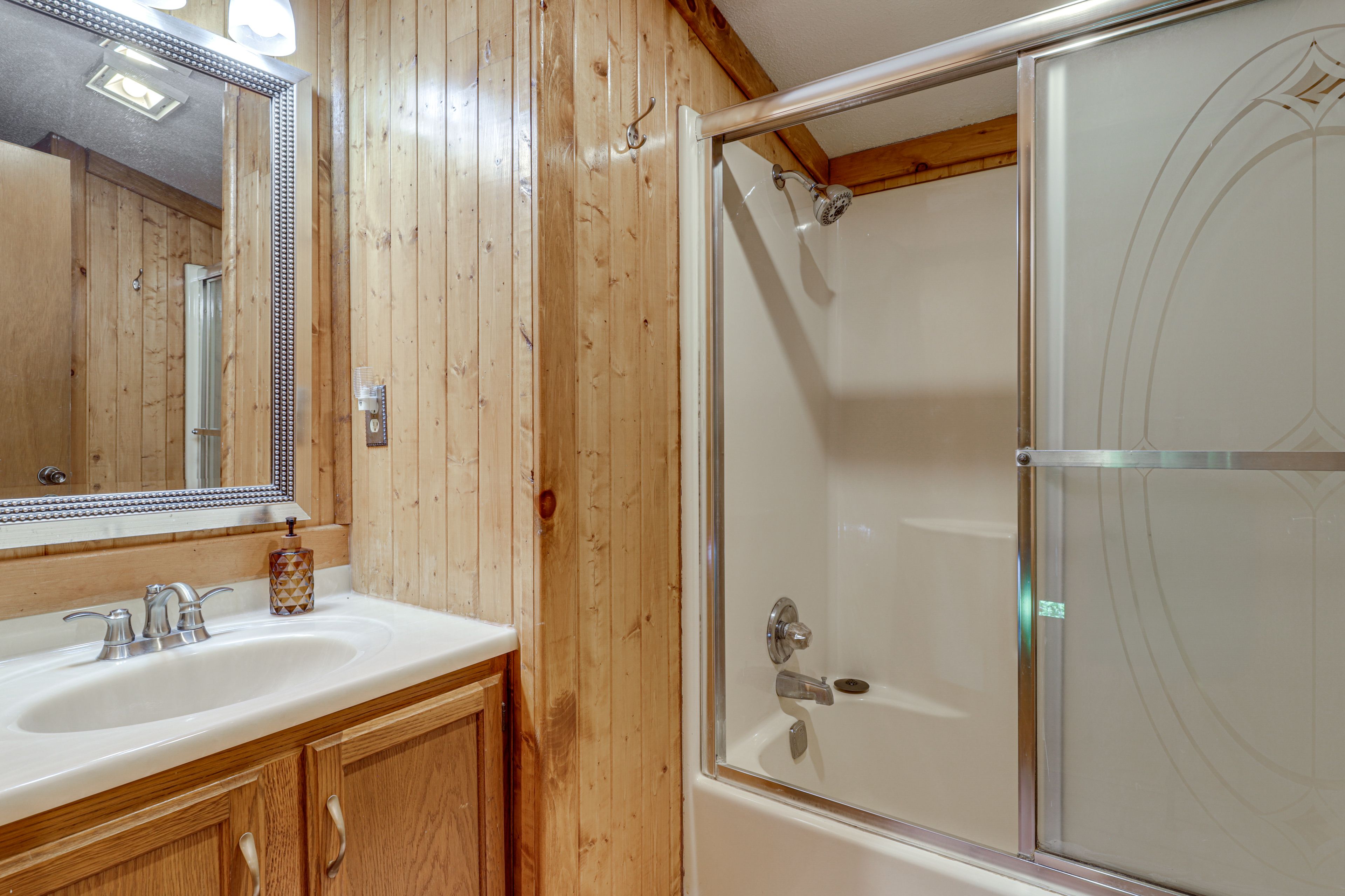 Bathroom | 2nd Floor