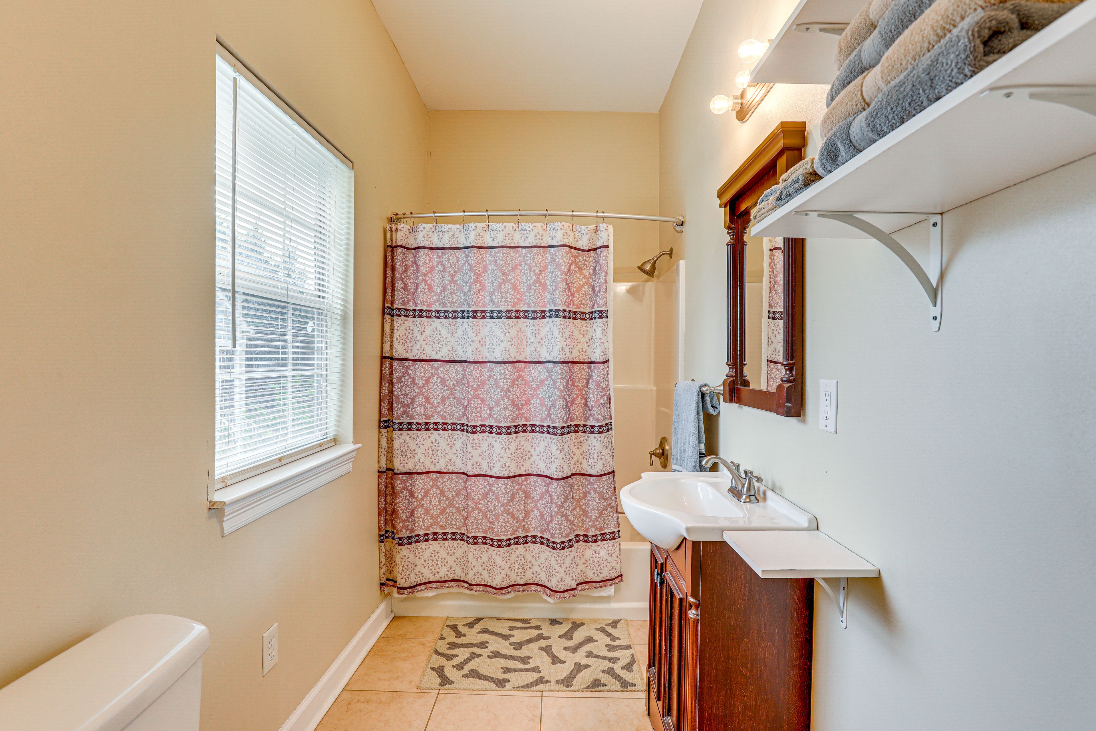 Main House | Full Bath