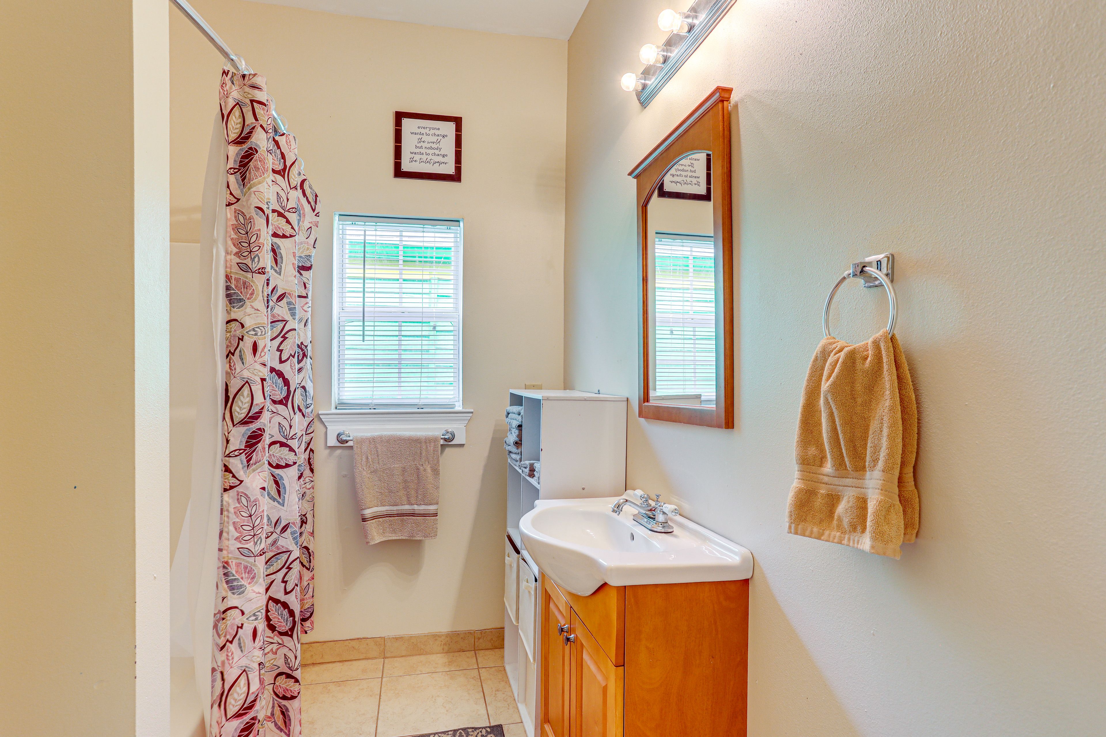 Main House | Full Bath