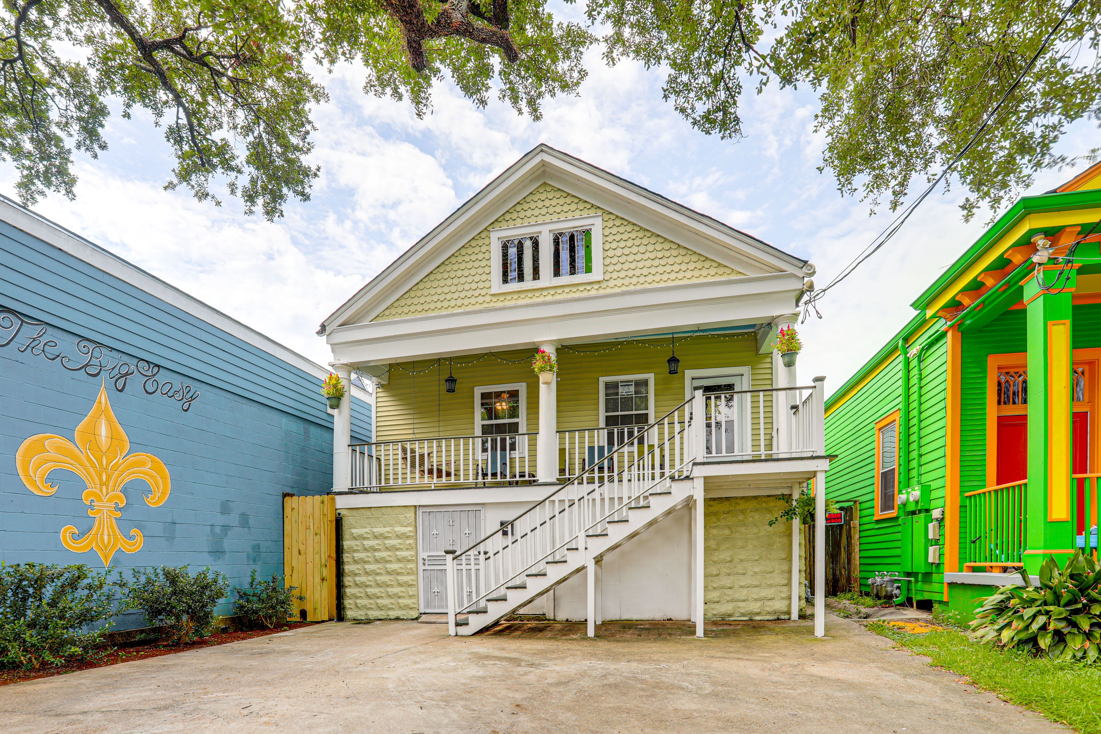 New Orleans Vacation Rental (2 Units) | 5BR | 4BA | 3,170 Sq Ft