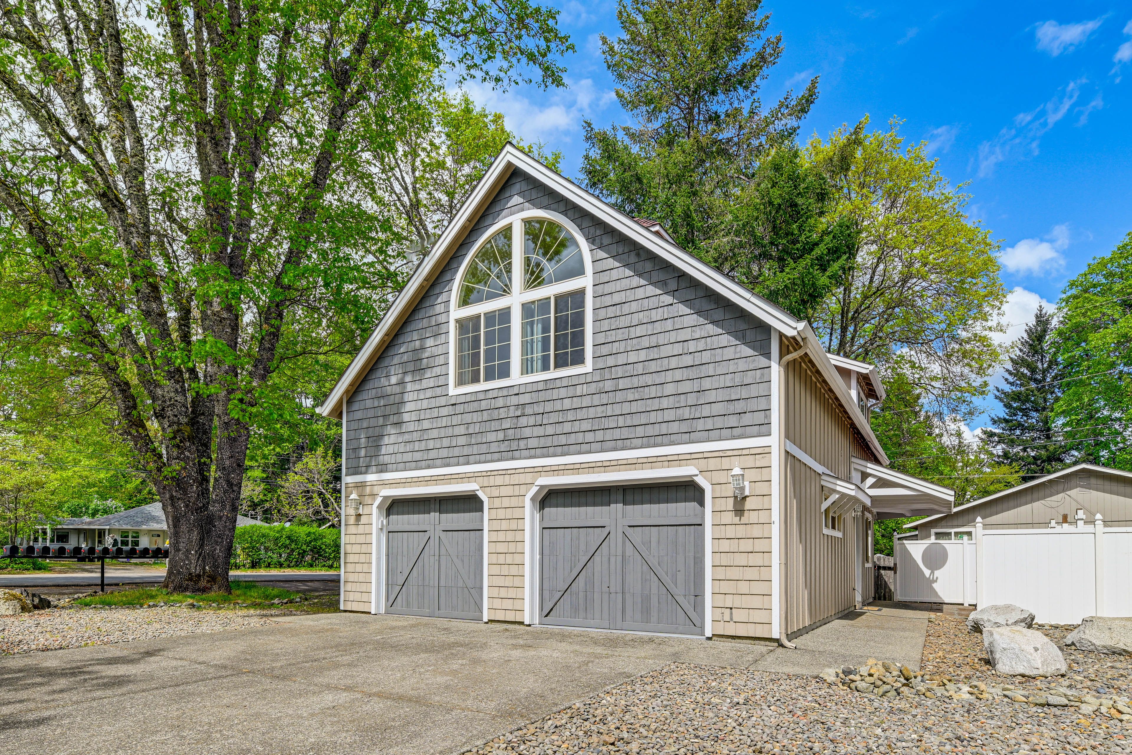 Cave Junction Vacation Rental | 2BR | 2BA | 1,600 Sq Ft