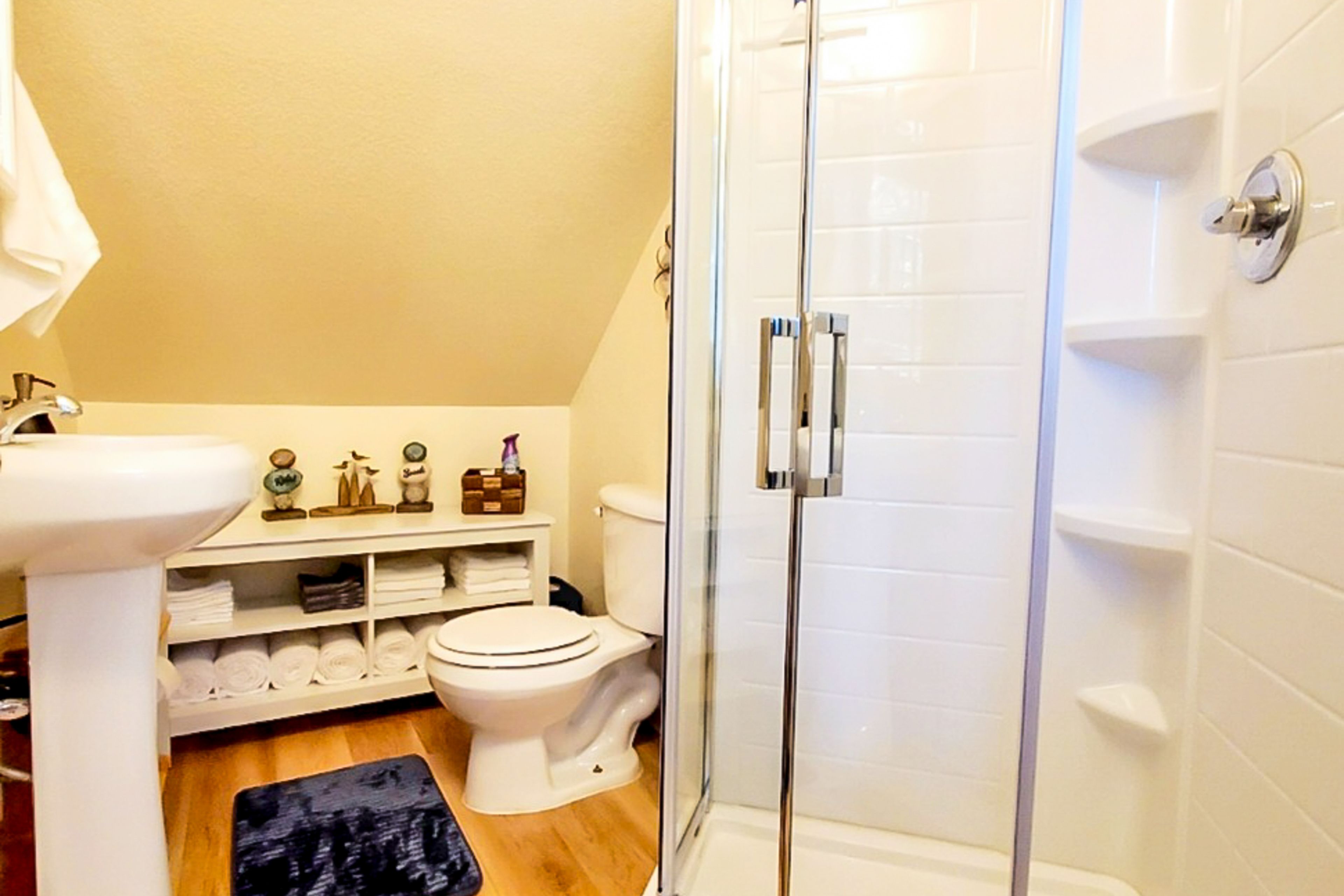Full Bathroom | Upper Level