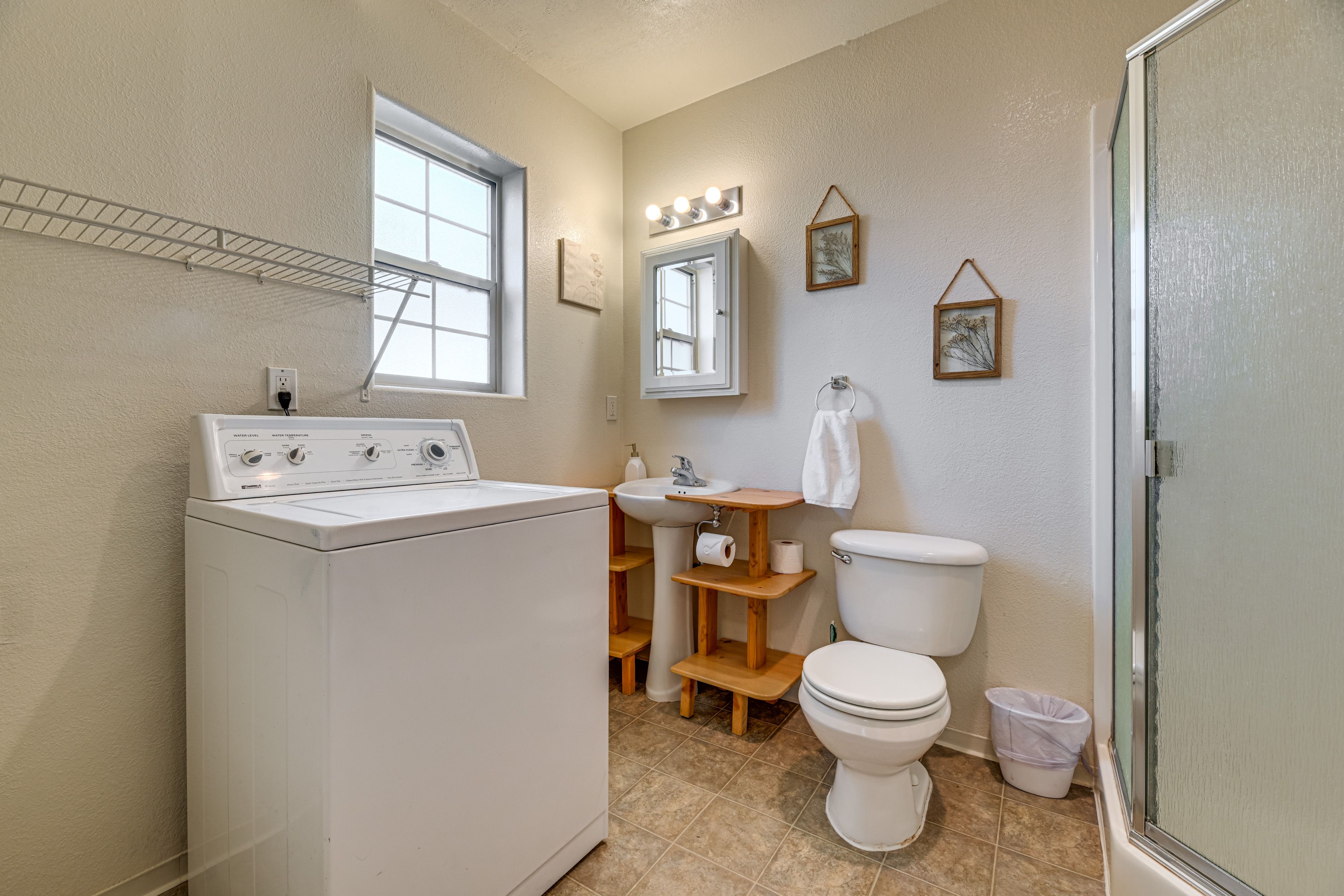 Full Bathroom | Ground Level