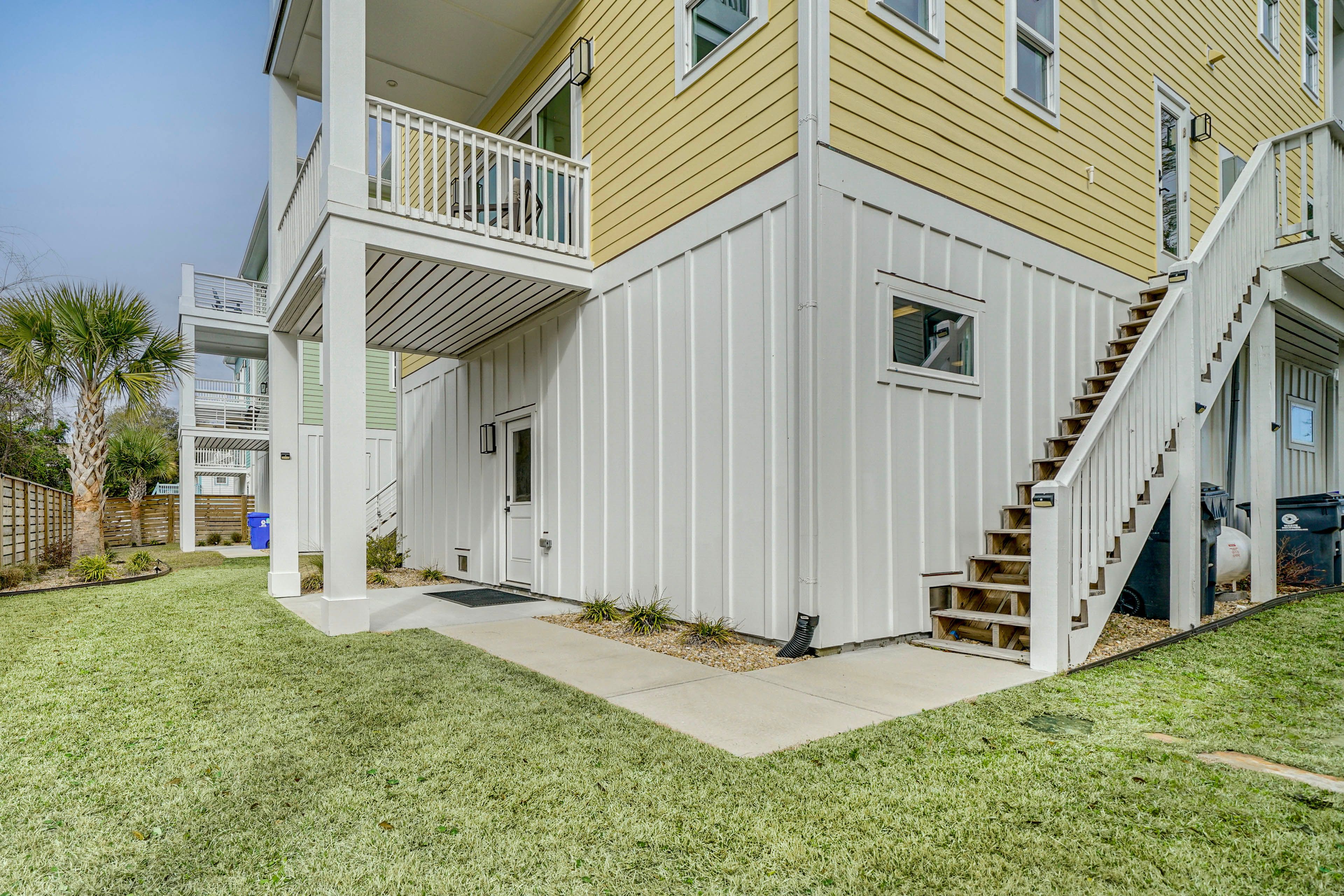 Unit 2 Exterior | Parking | Garage (2 Vehicles) | Driveway (2 Vehicles)