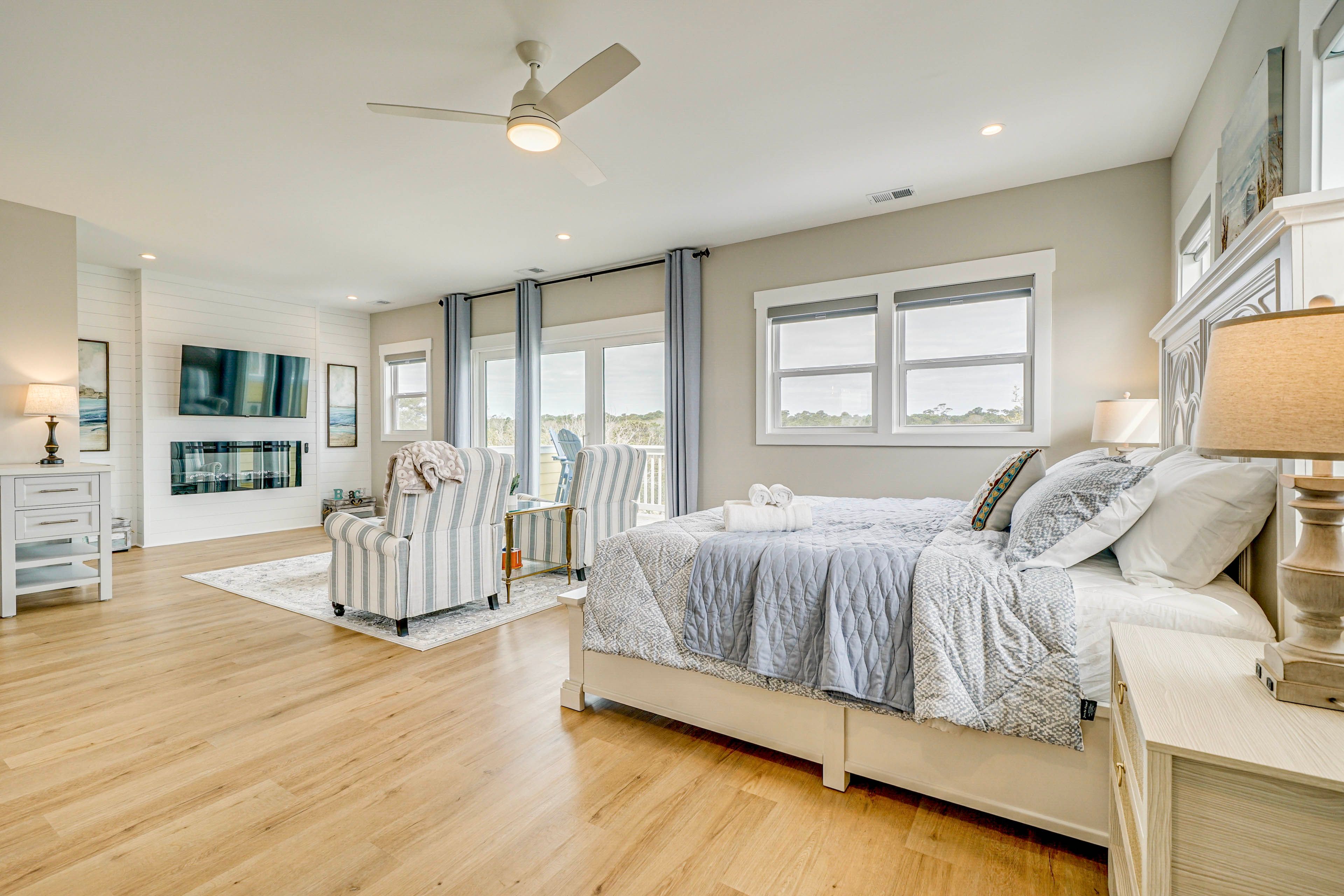 Bedroom 5 | King Bed