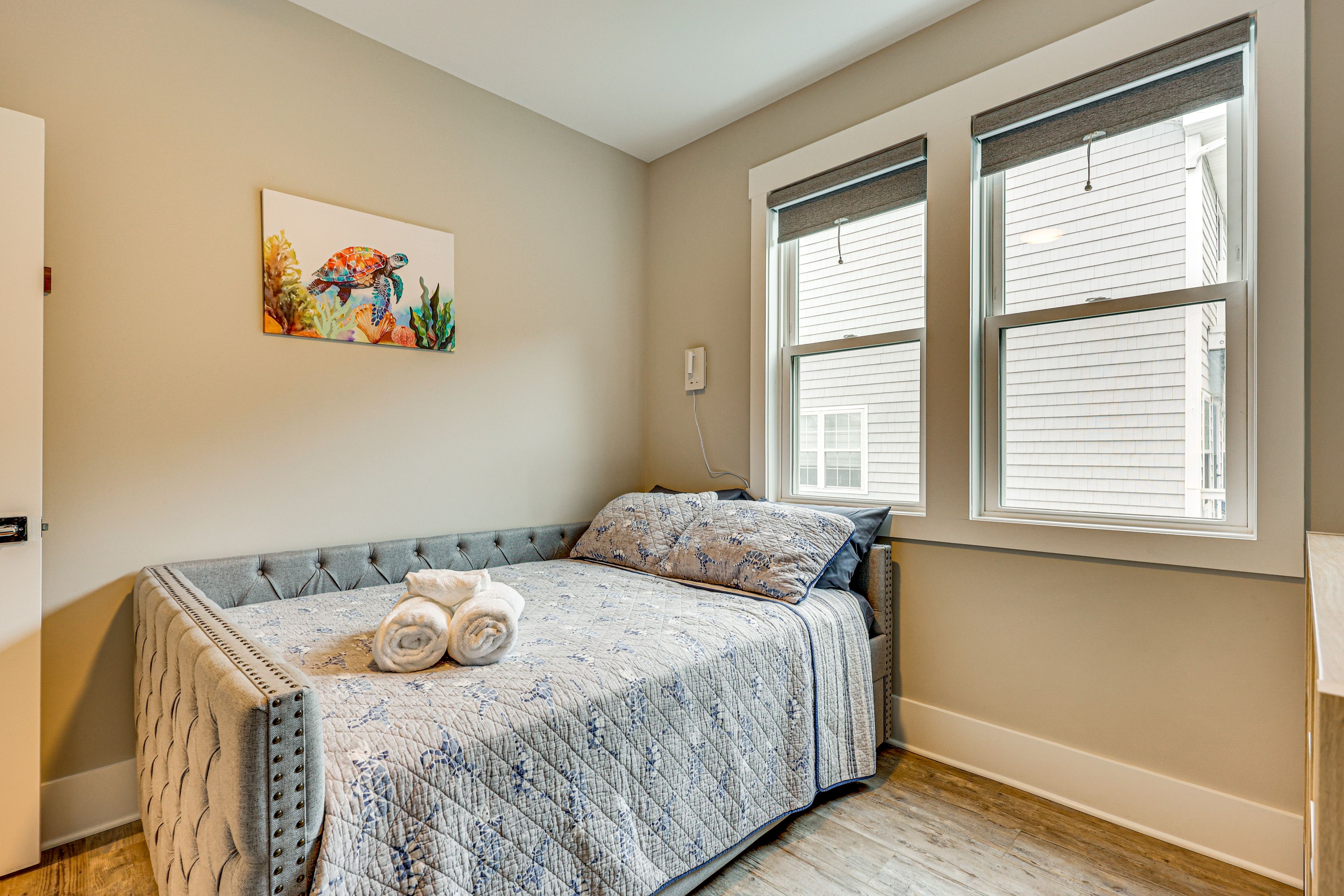 Unit 2A | Bedroom 4 | Full Daybed w/ Twin Trundle | 3rd Floor