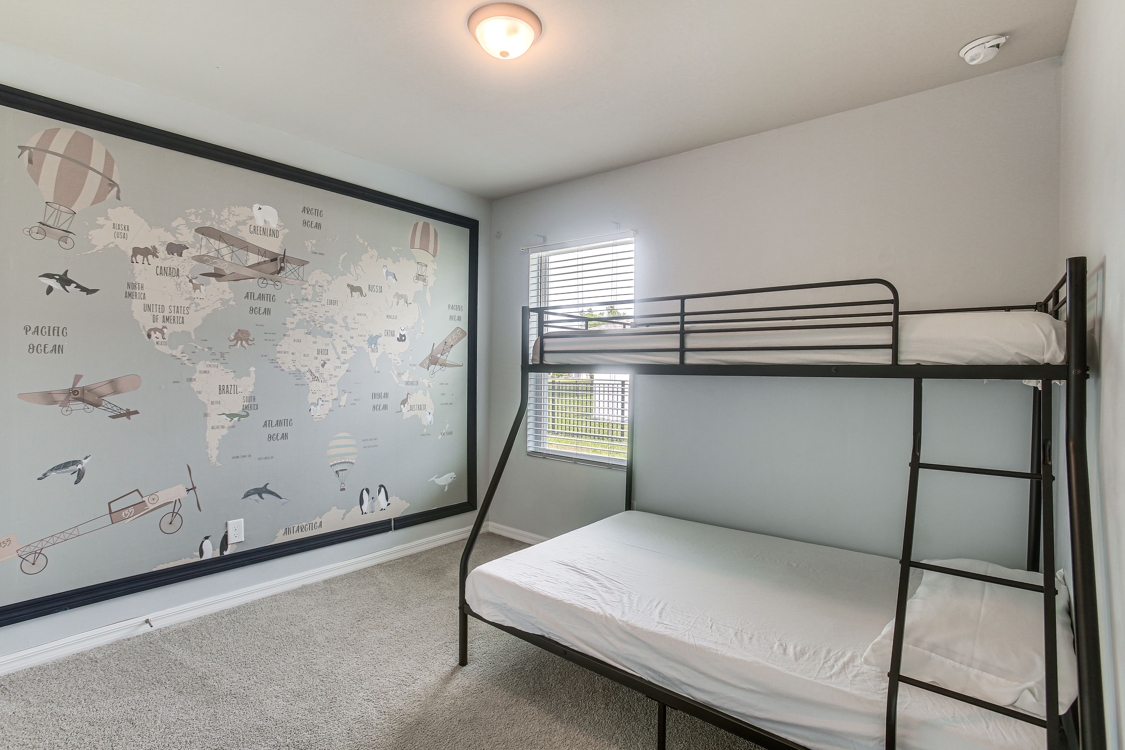 Bedroom 4 | Twin/Full Bunk Bed