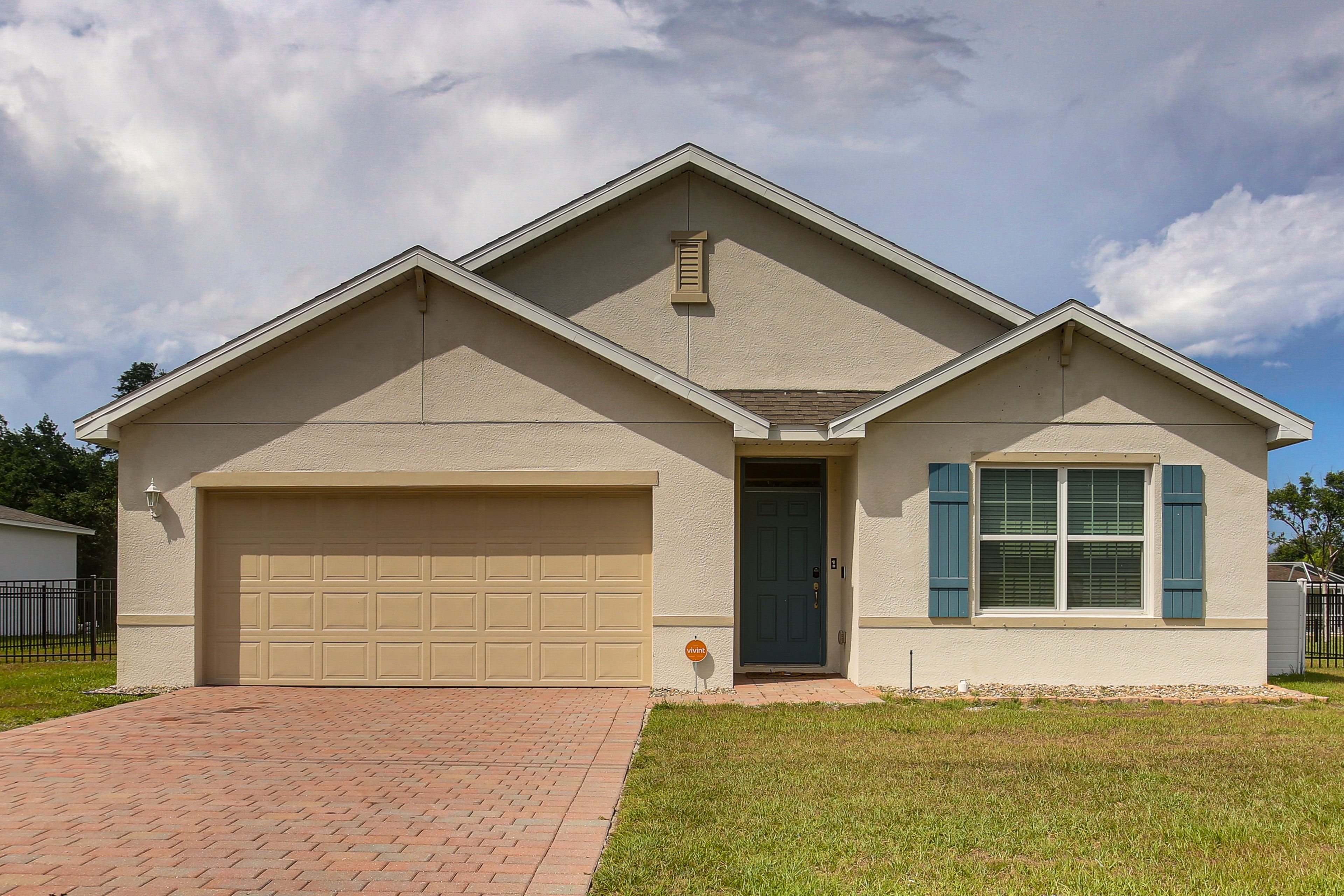 Exterior | Parking | Driveway (3 Vehicles)