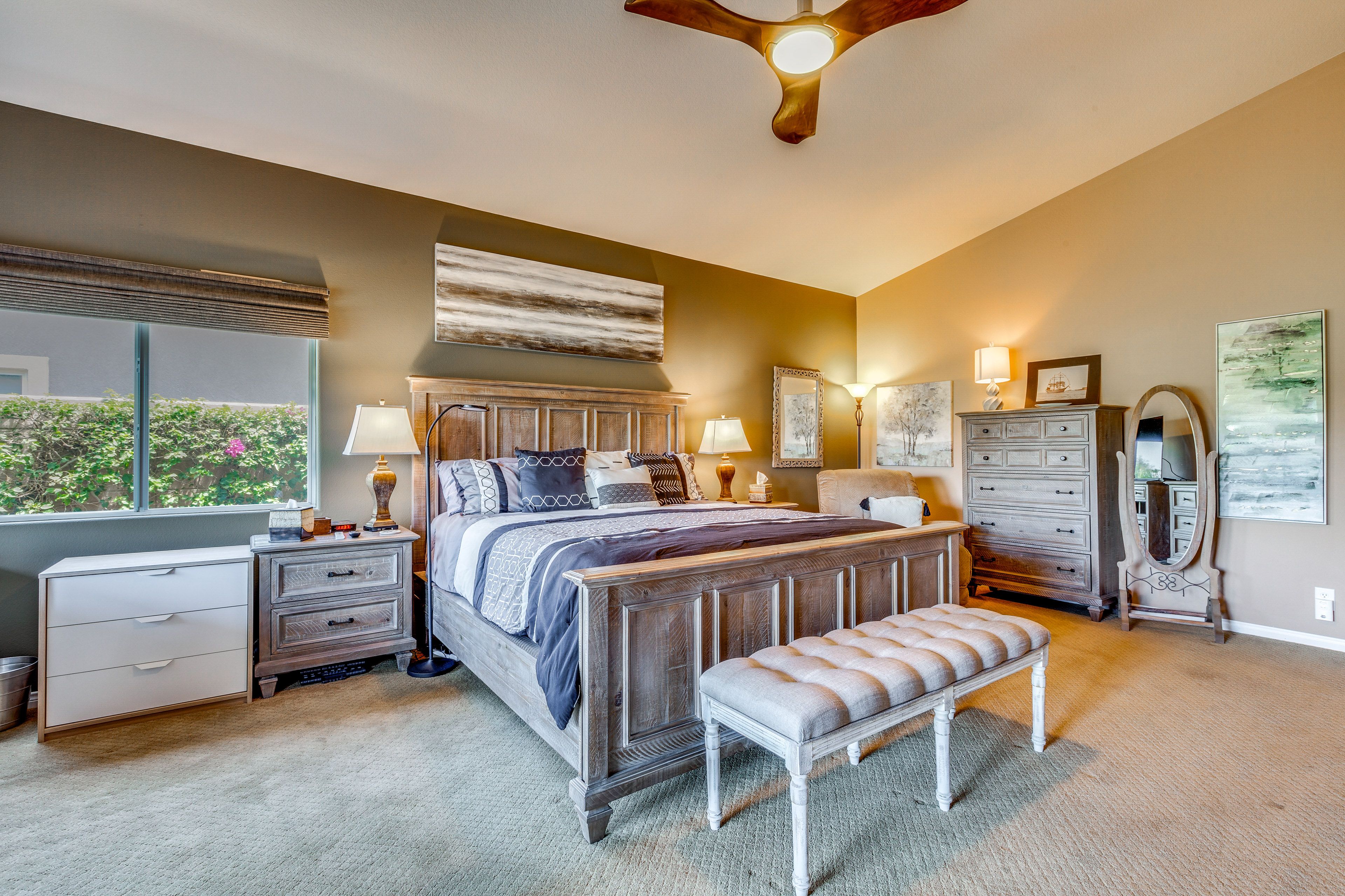 Bedroom 1 | King Bed | Desk
