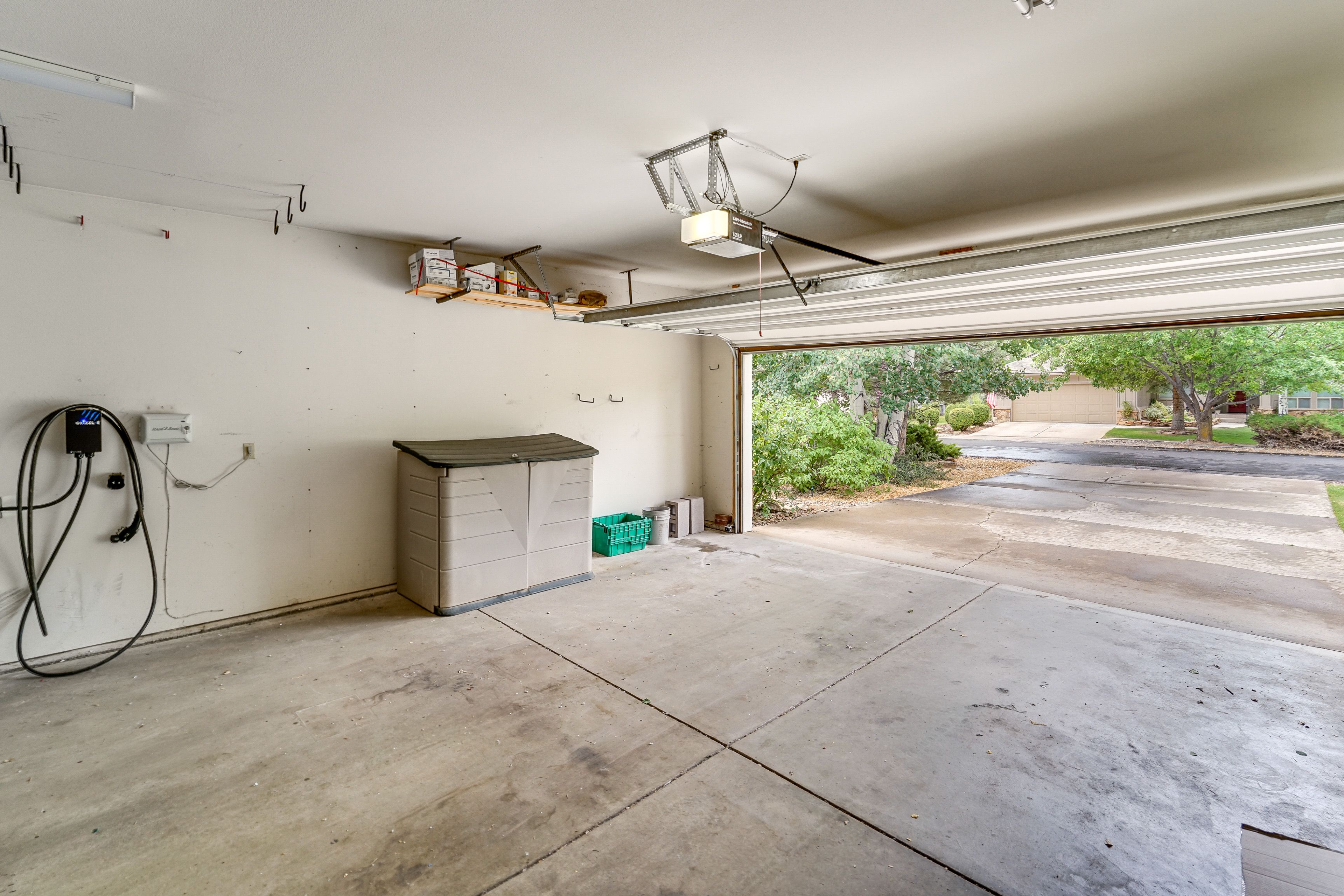 Garage Parking (1 Vehicle) | EV Charger