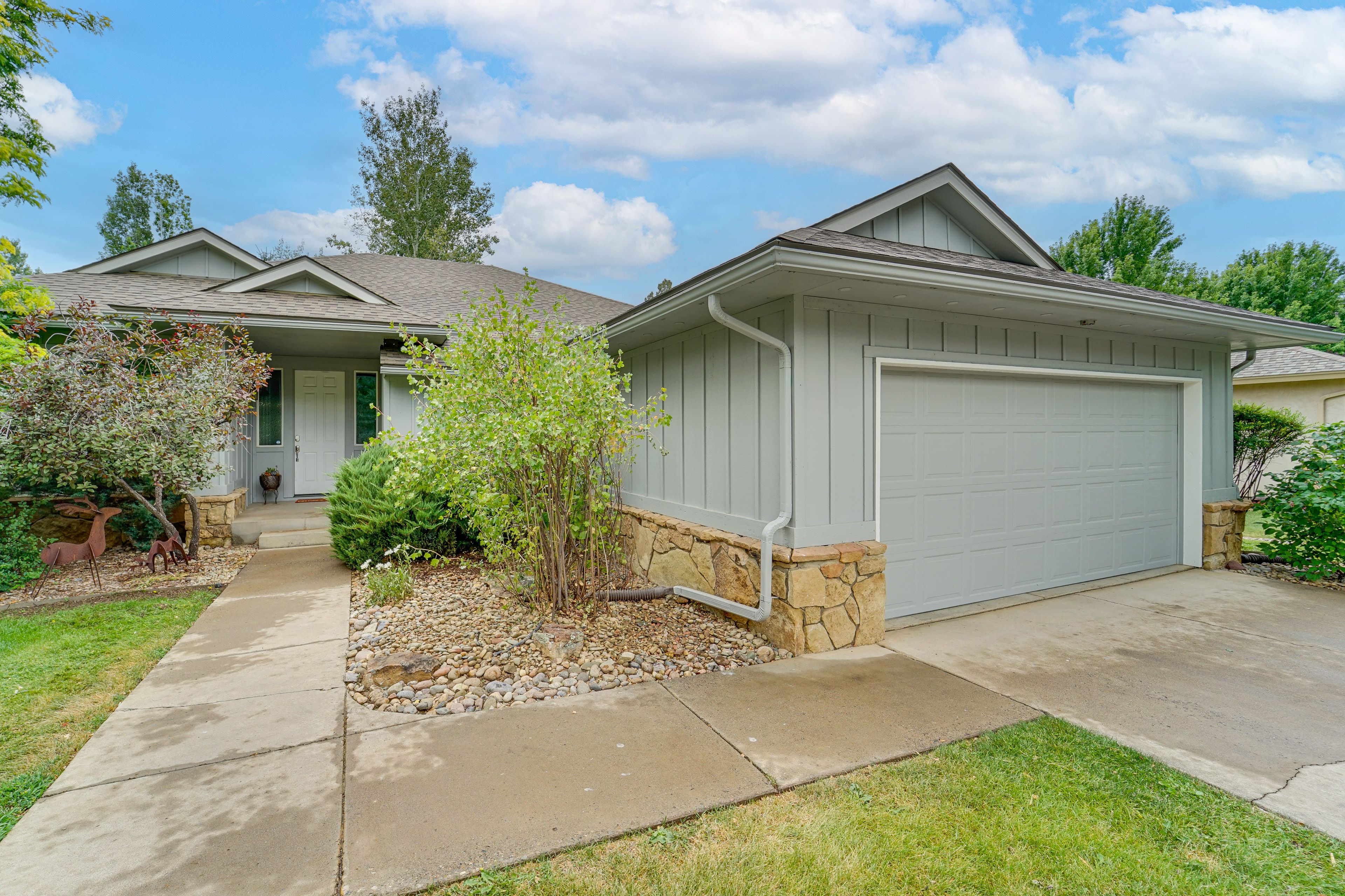 Front Entrance | 2 Steps to Access