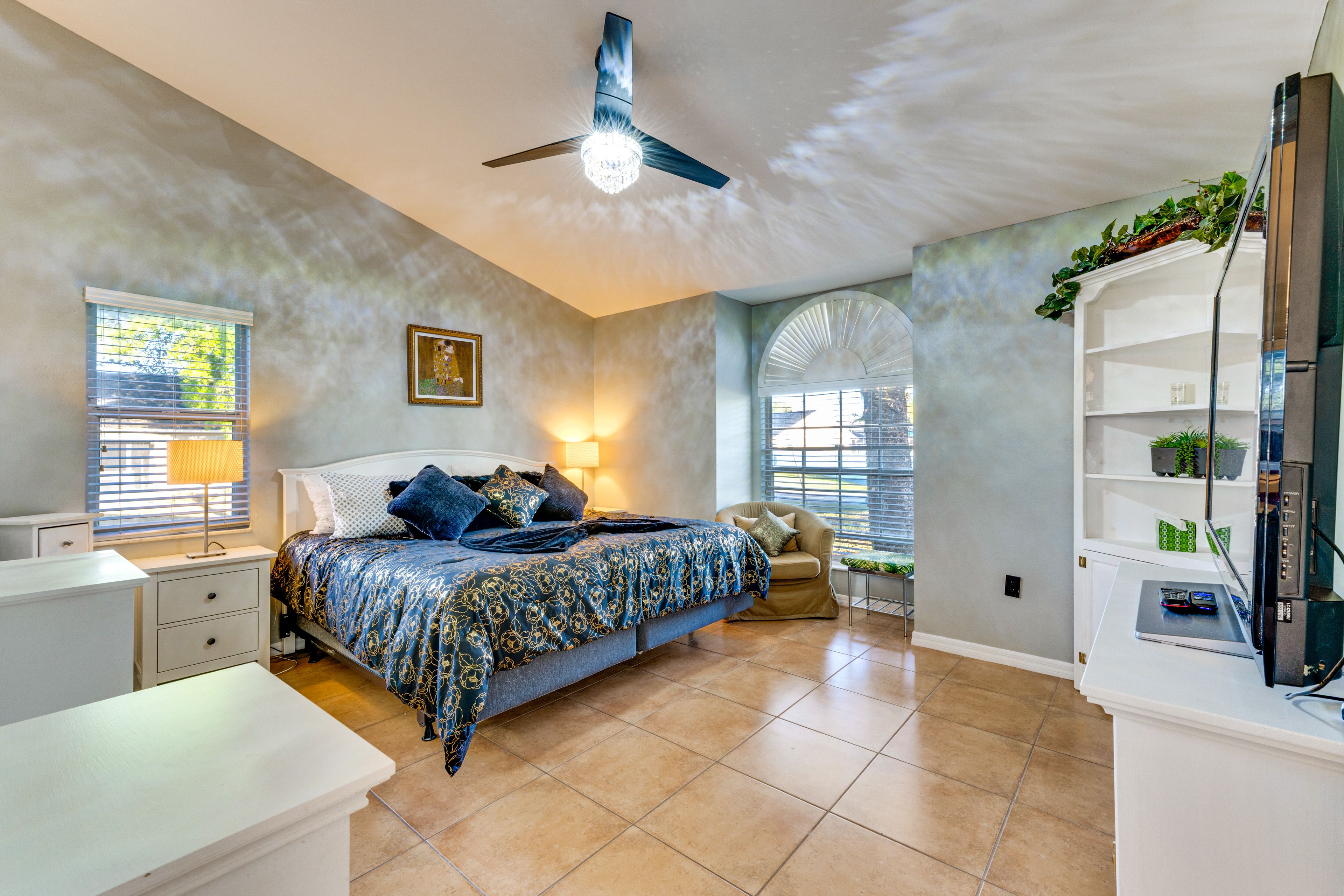 Bedroom 4 | King Bed