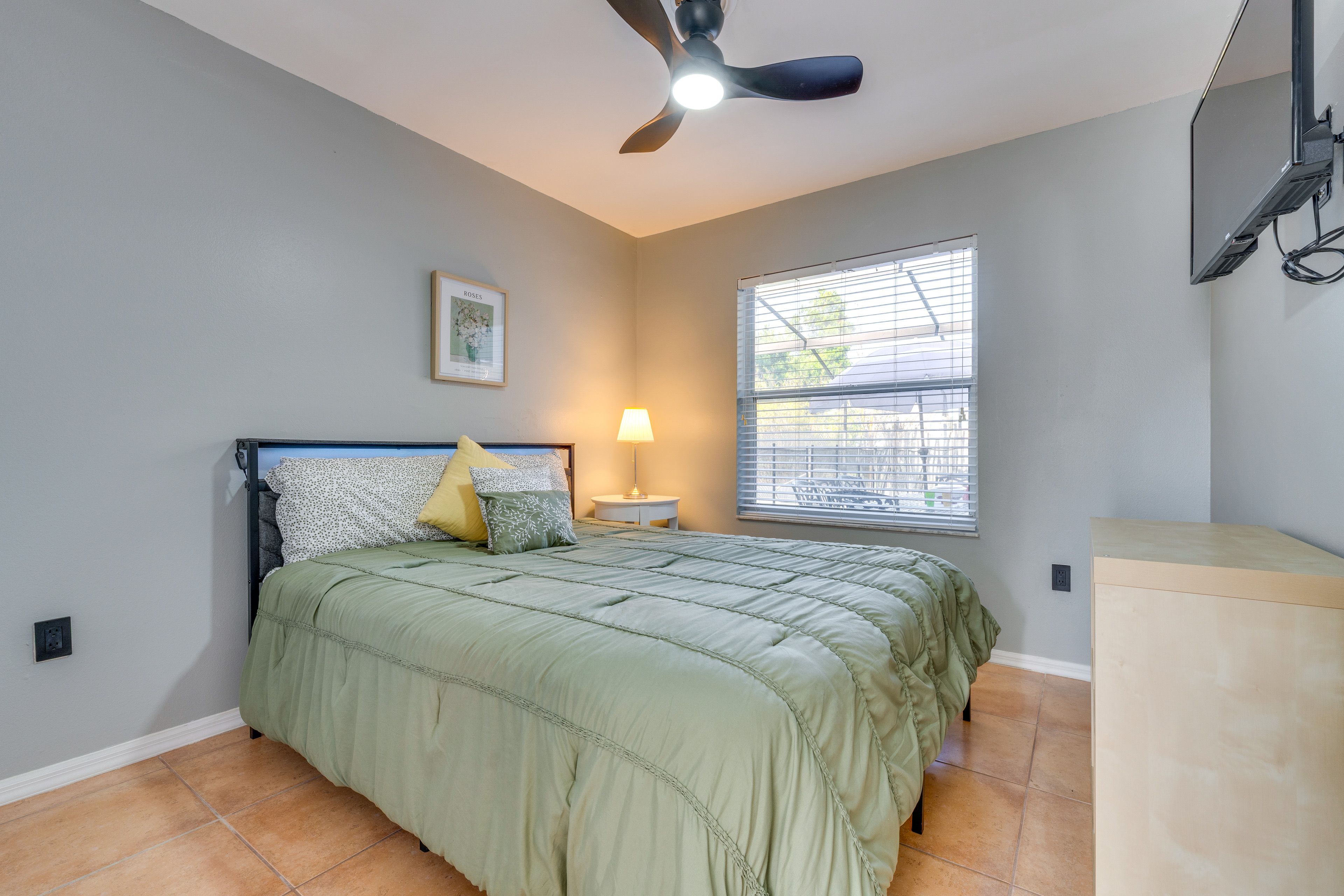 Bedroom 3 | Queen Bed