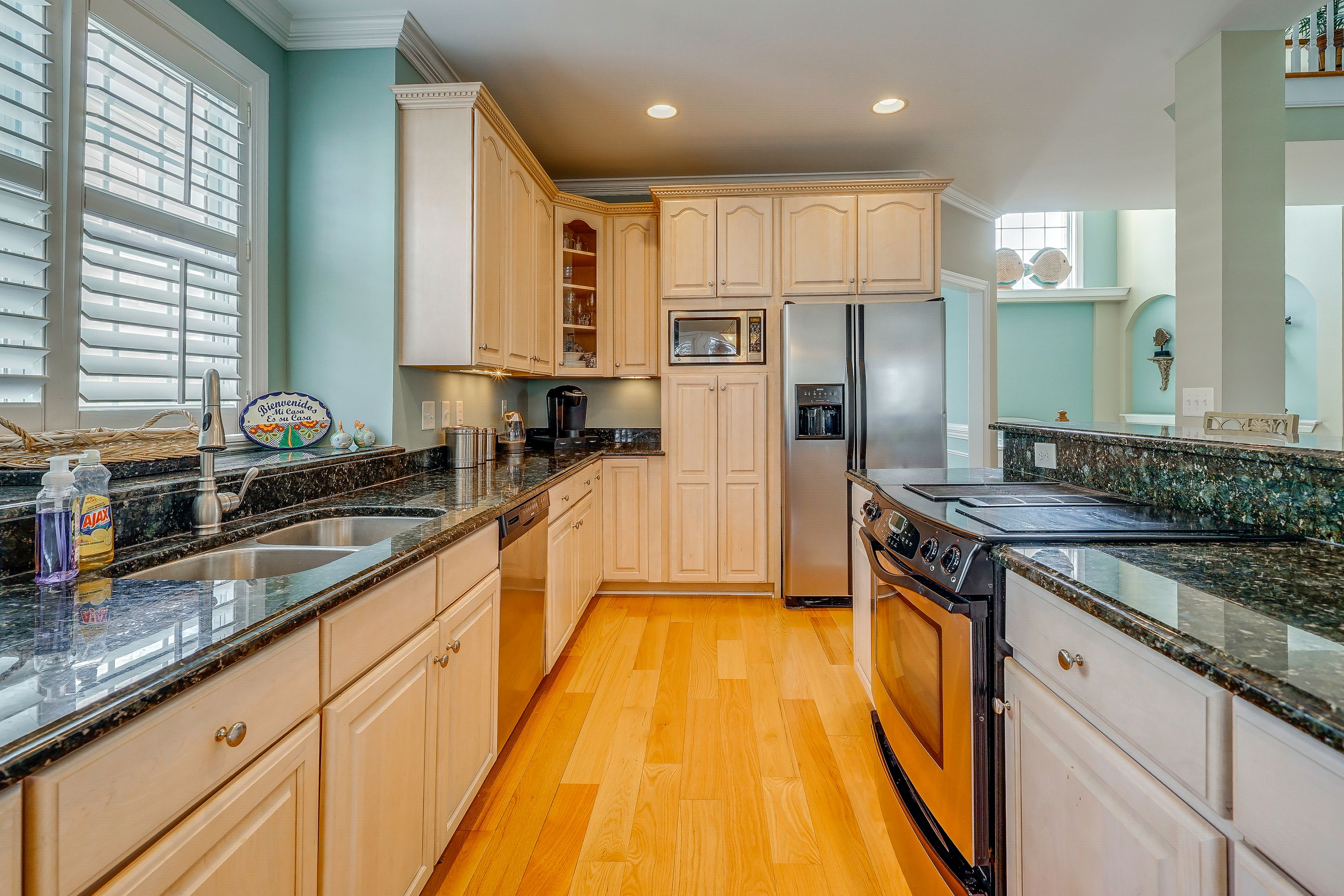 Kitchen | Cooking Basics | Dining Nook | Main Floor