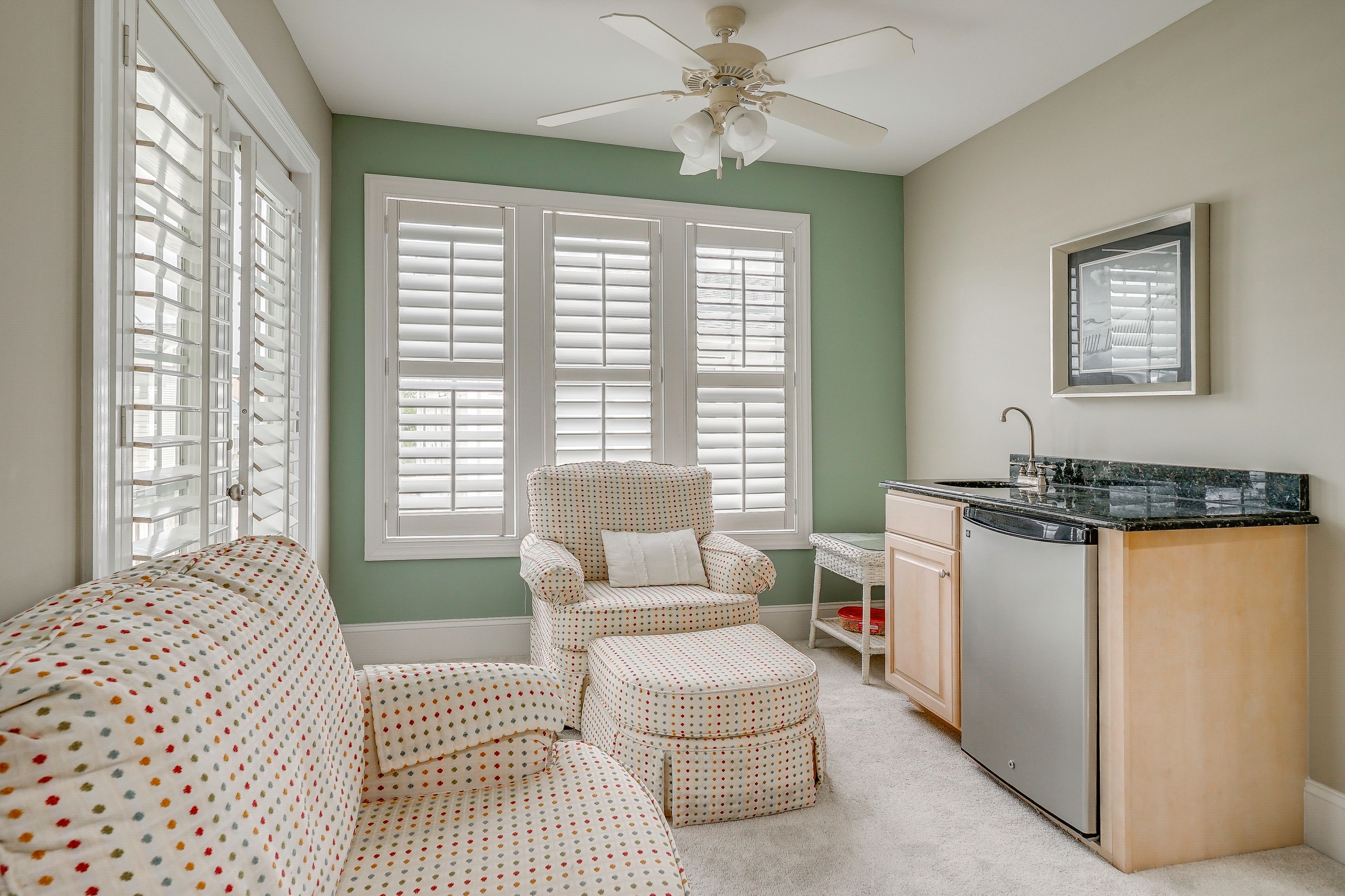 Sitting Area | Wet Bar | Upper Level