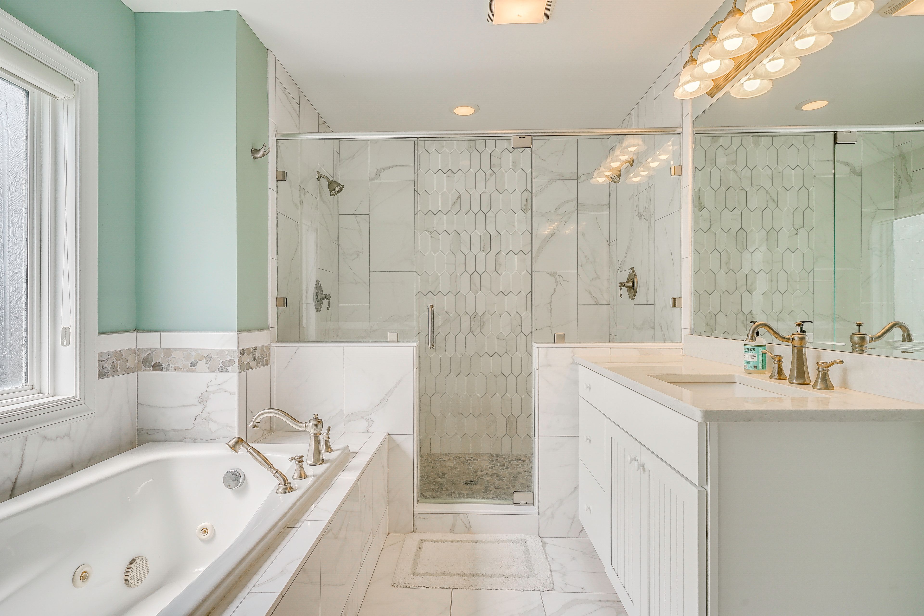 En-Suite Bathroom | Upper Level