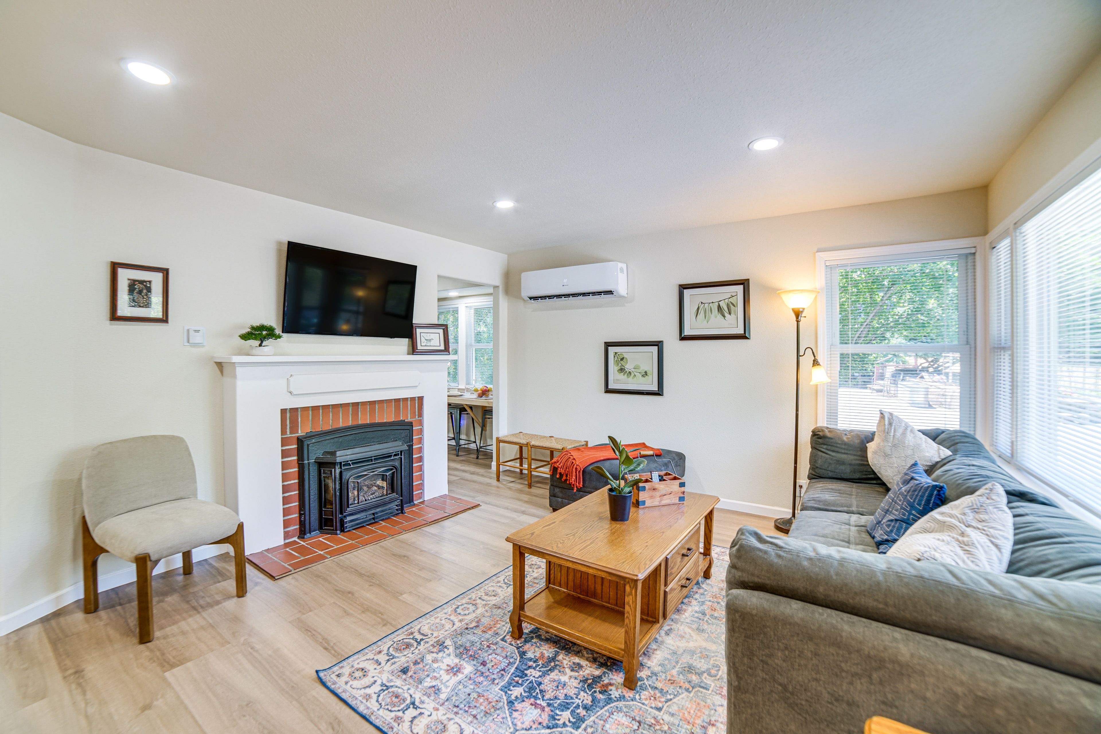 Living Room | Free WiFi | Gas Fireplace