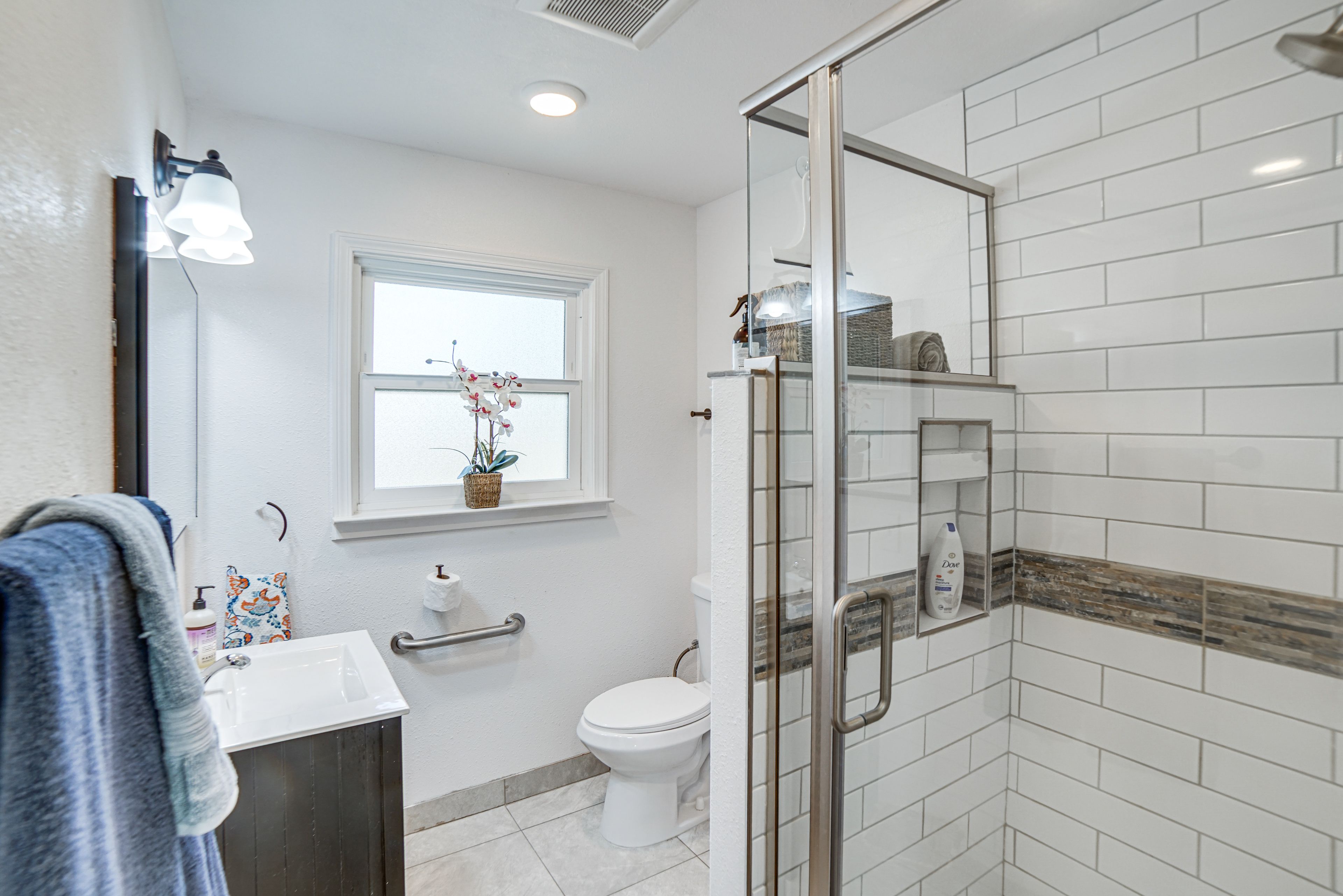 Full Bathroom | Towels & Linens Provided