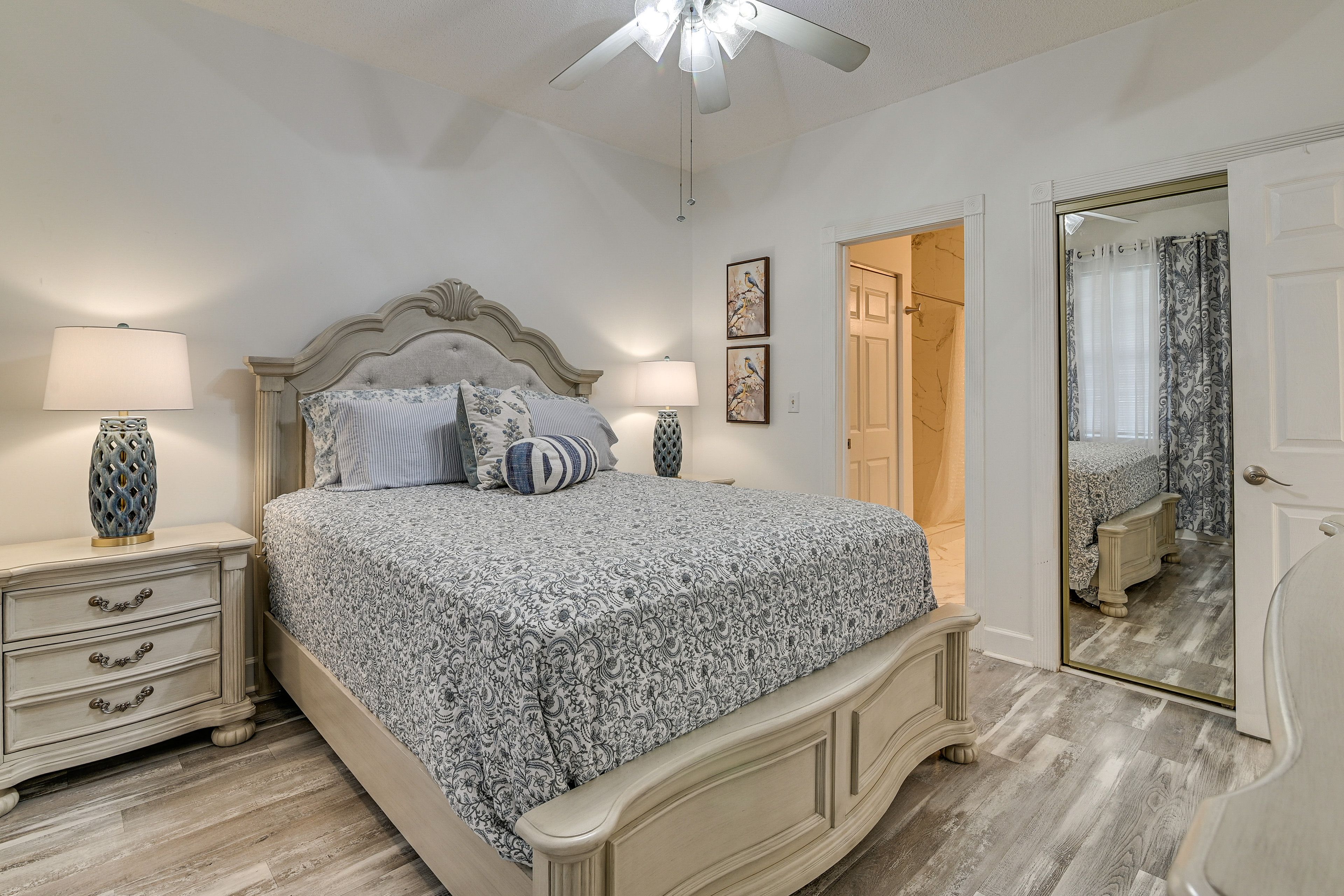 Bedroom | Queen Bed