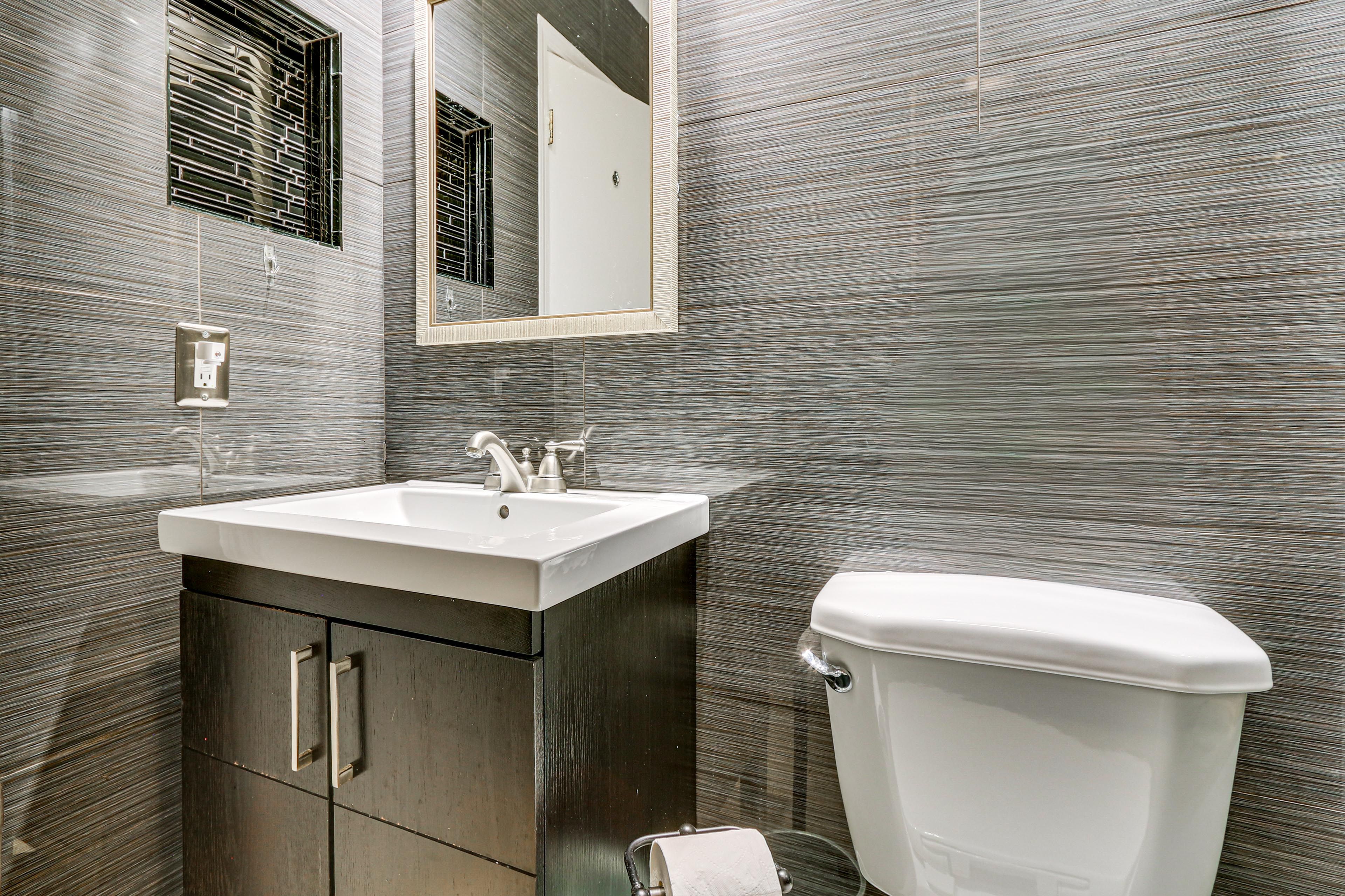 Full Bathroom | Towels & Linens Provided