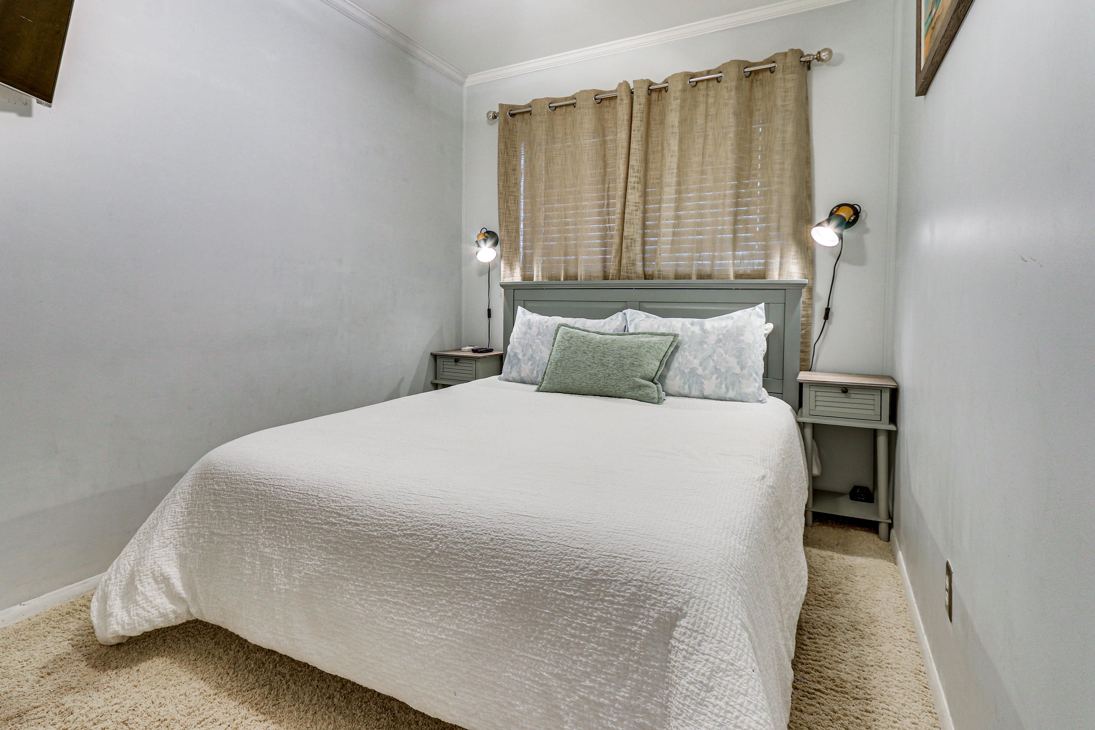 Bedroom | Queen Bed