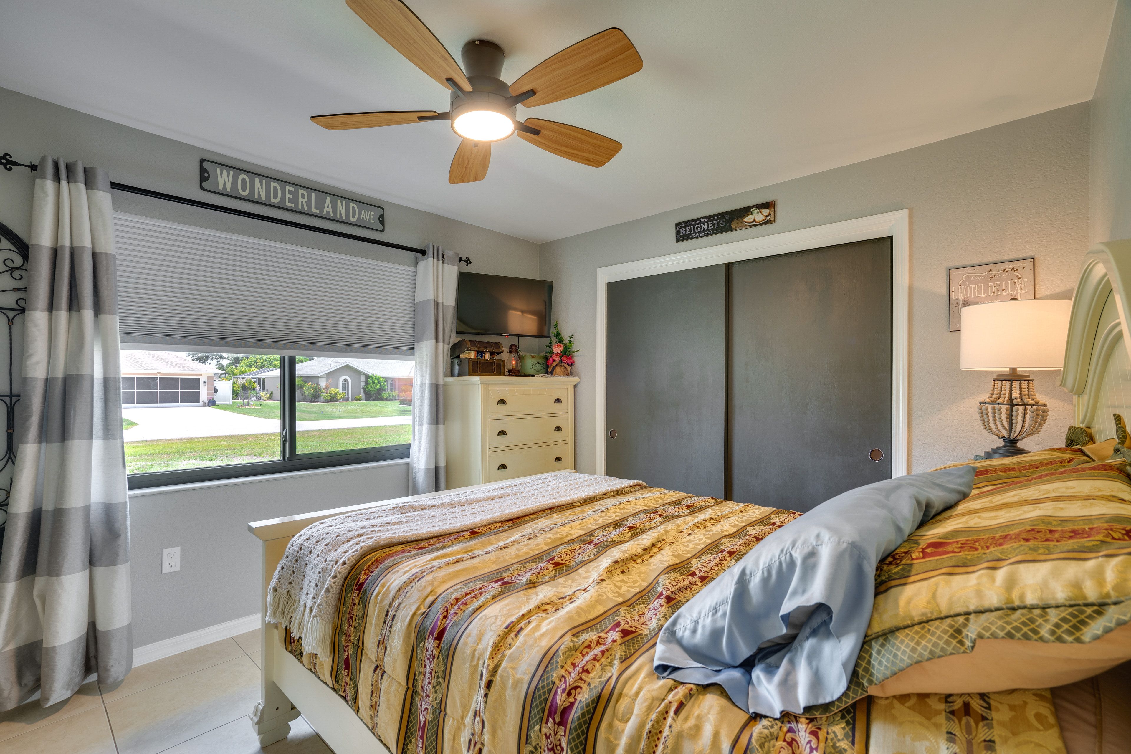 Bedroom 2 | Queen Bed