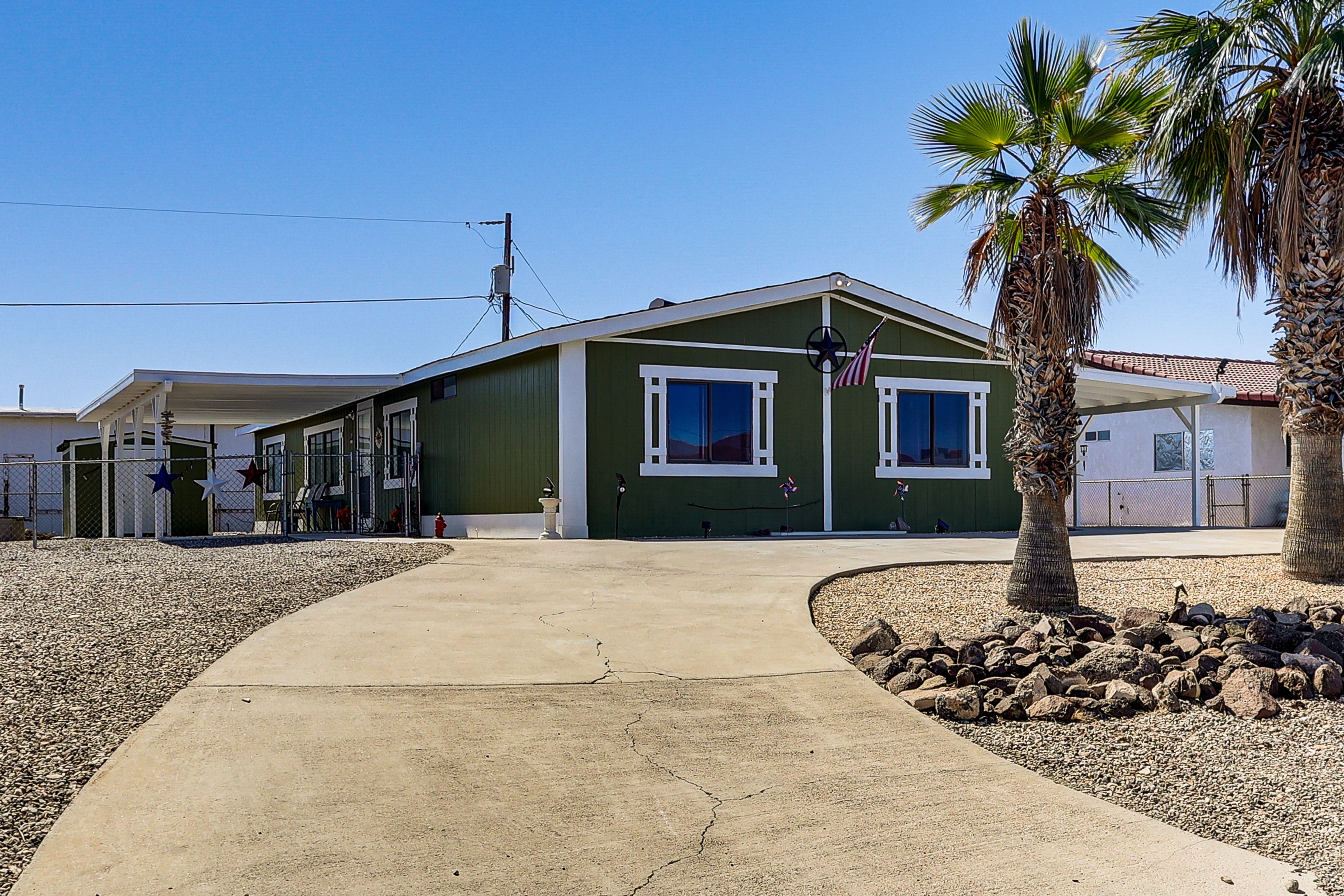 Parking | Driveway (4 Vehicles) | Boat/Trailer Parking