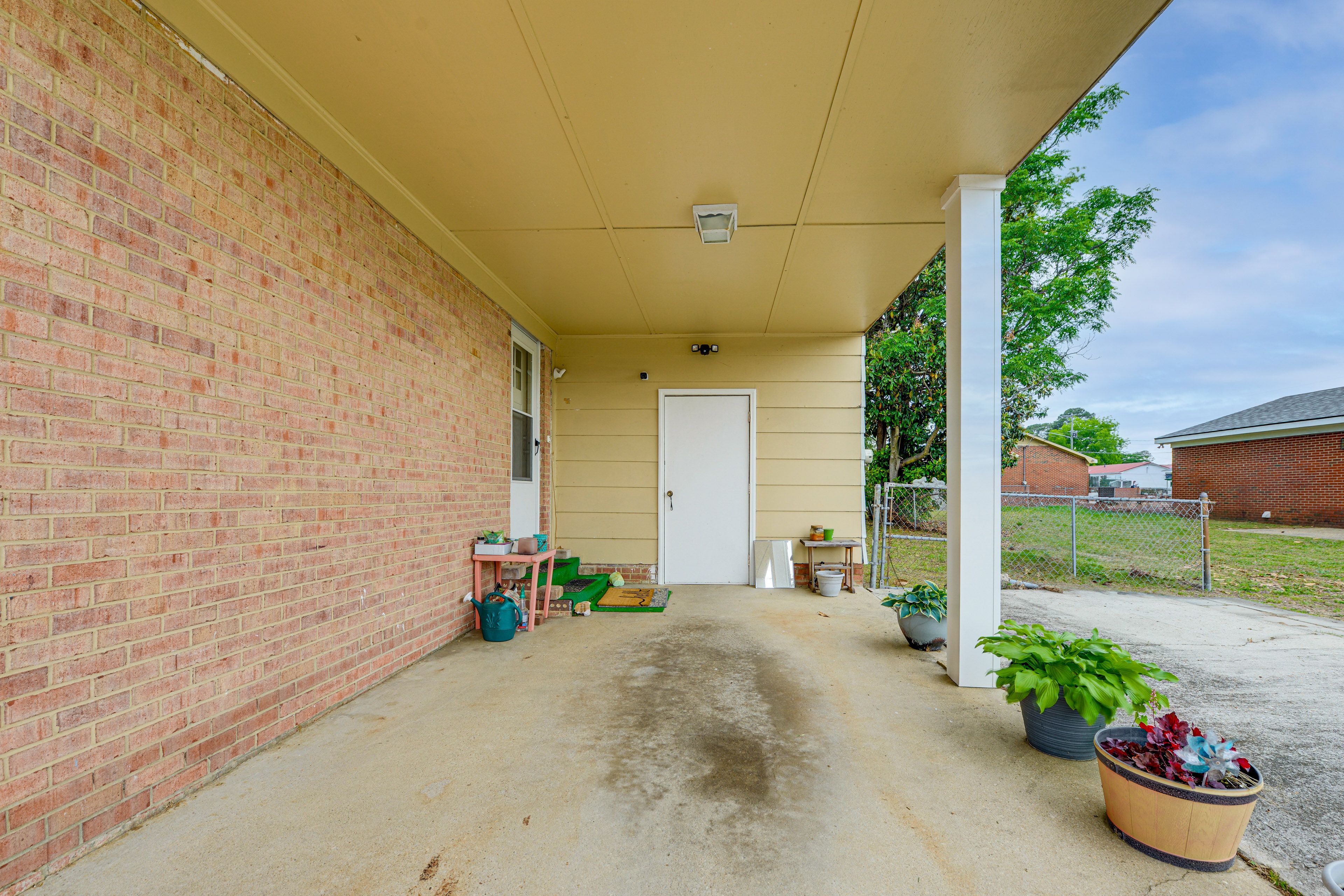 Parking | Carport (1 Vehicle) | Driveway (2 Vehicles)