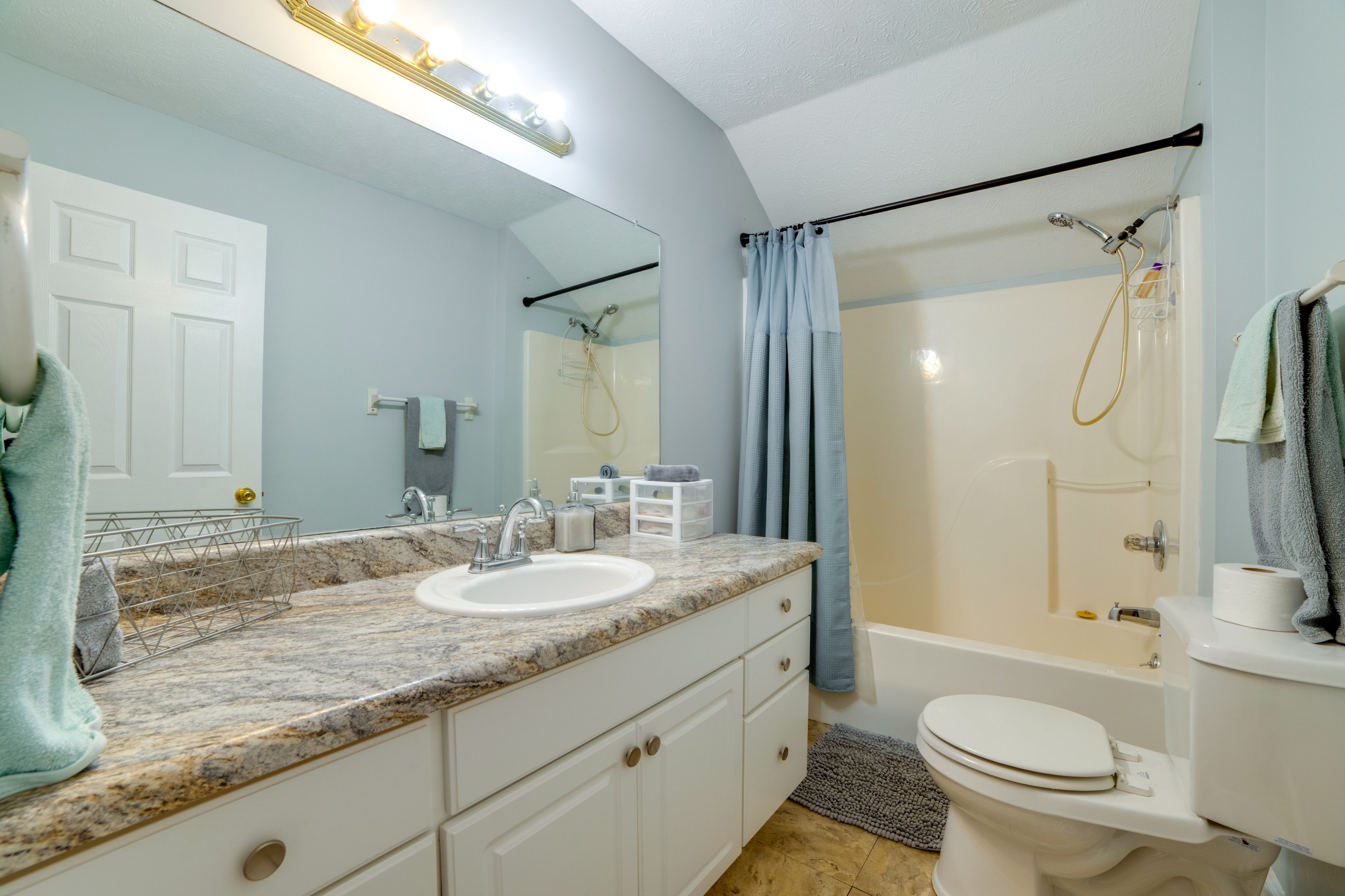 Bathroom | Upper Level