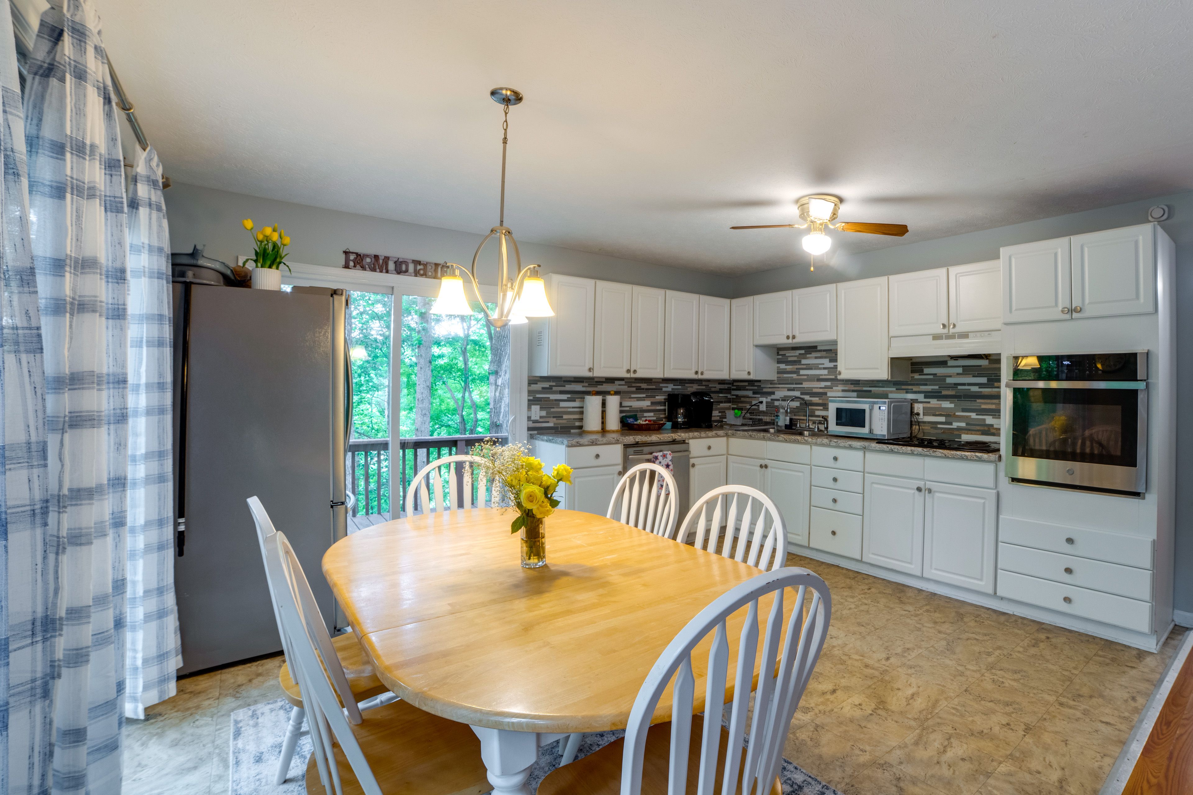 Kitchen | Main Level