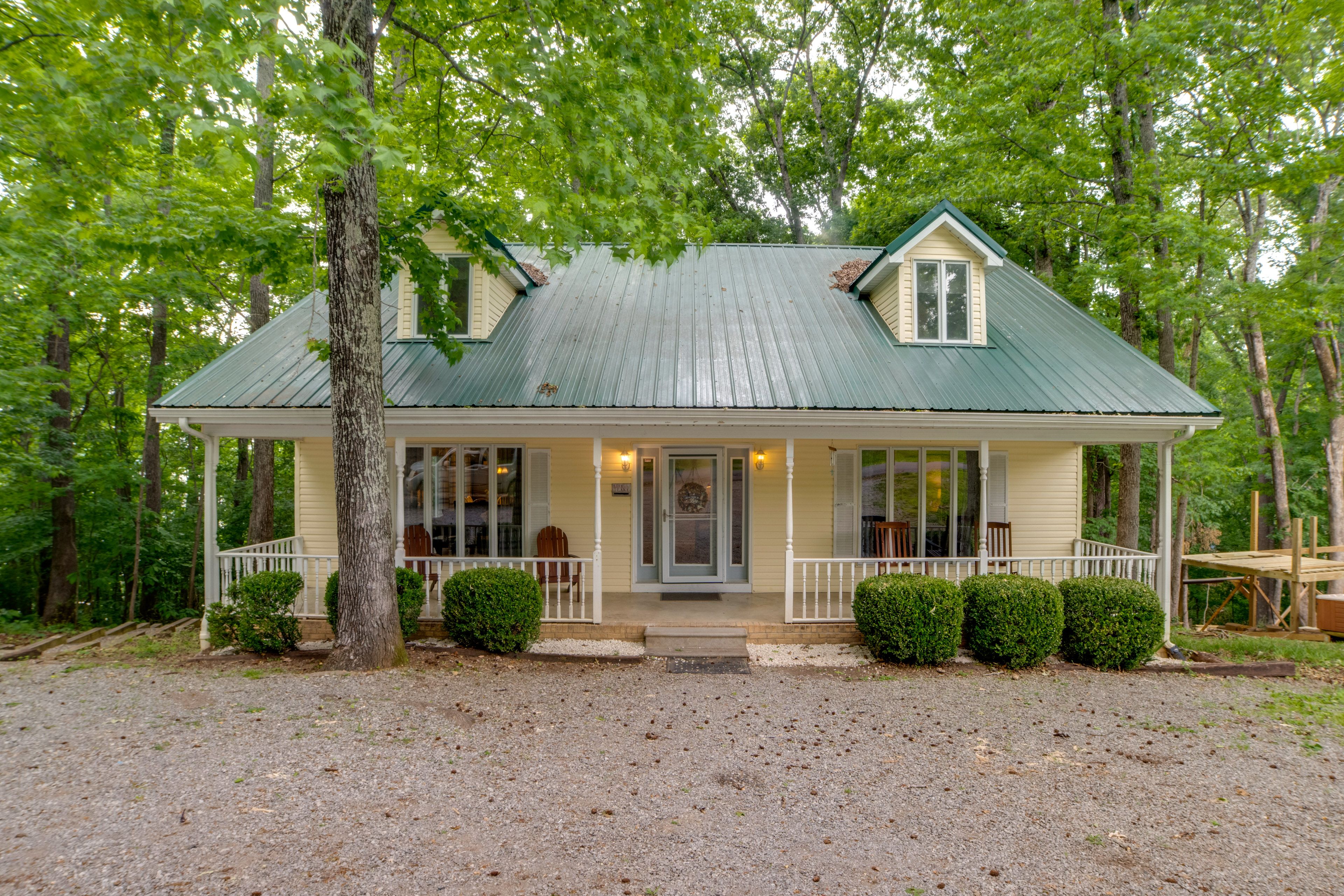 Exterior | Driveway (5 Vehicles)