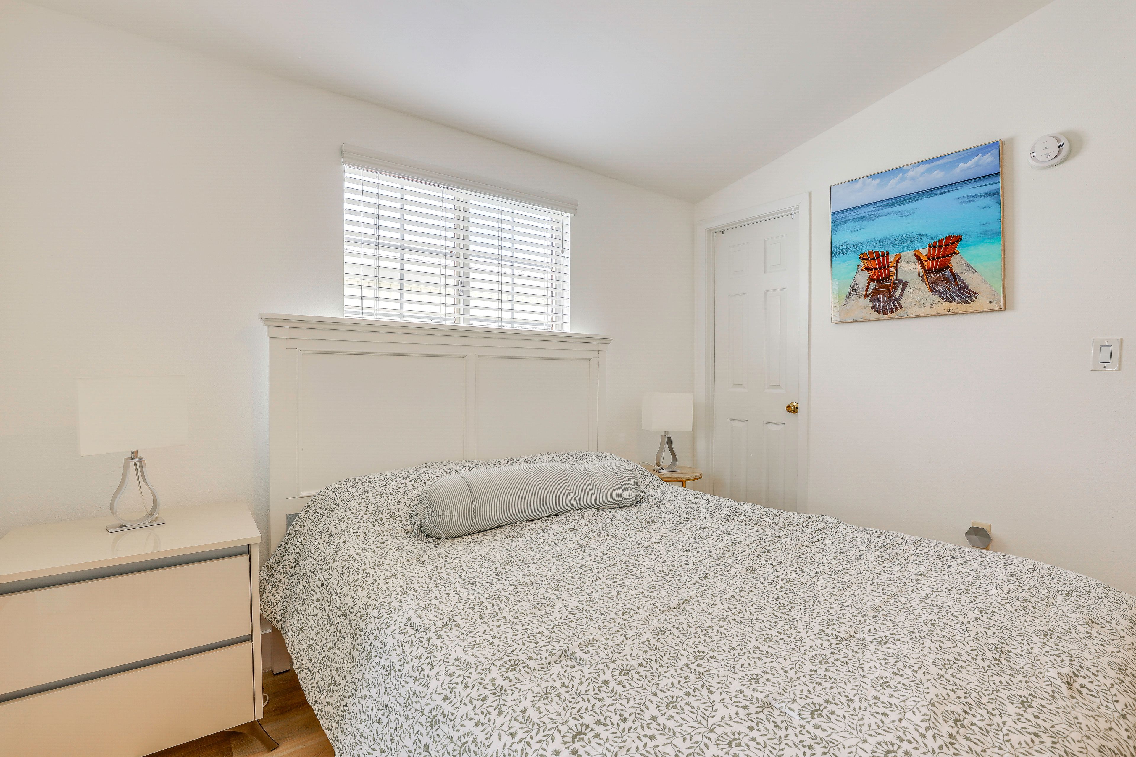 Bedroom 1 | Queen Bed