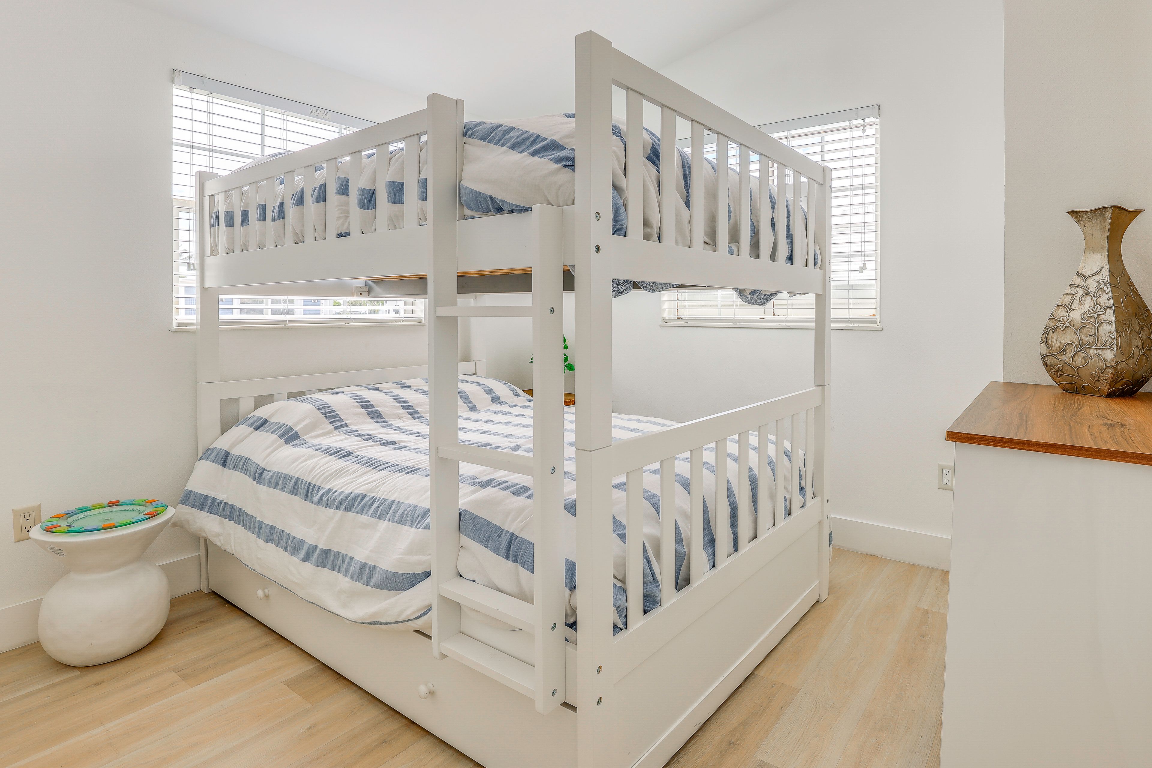 Bedroom 2 | Queen Bunk Bed