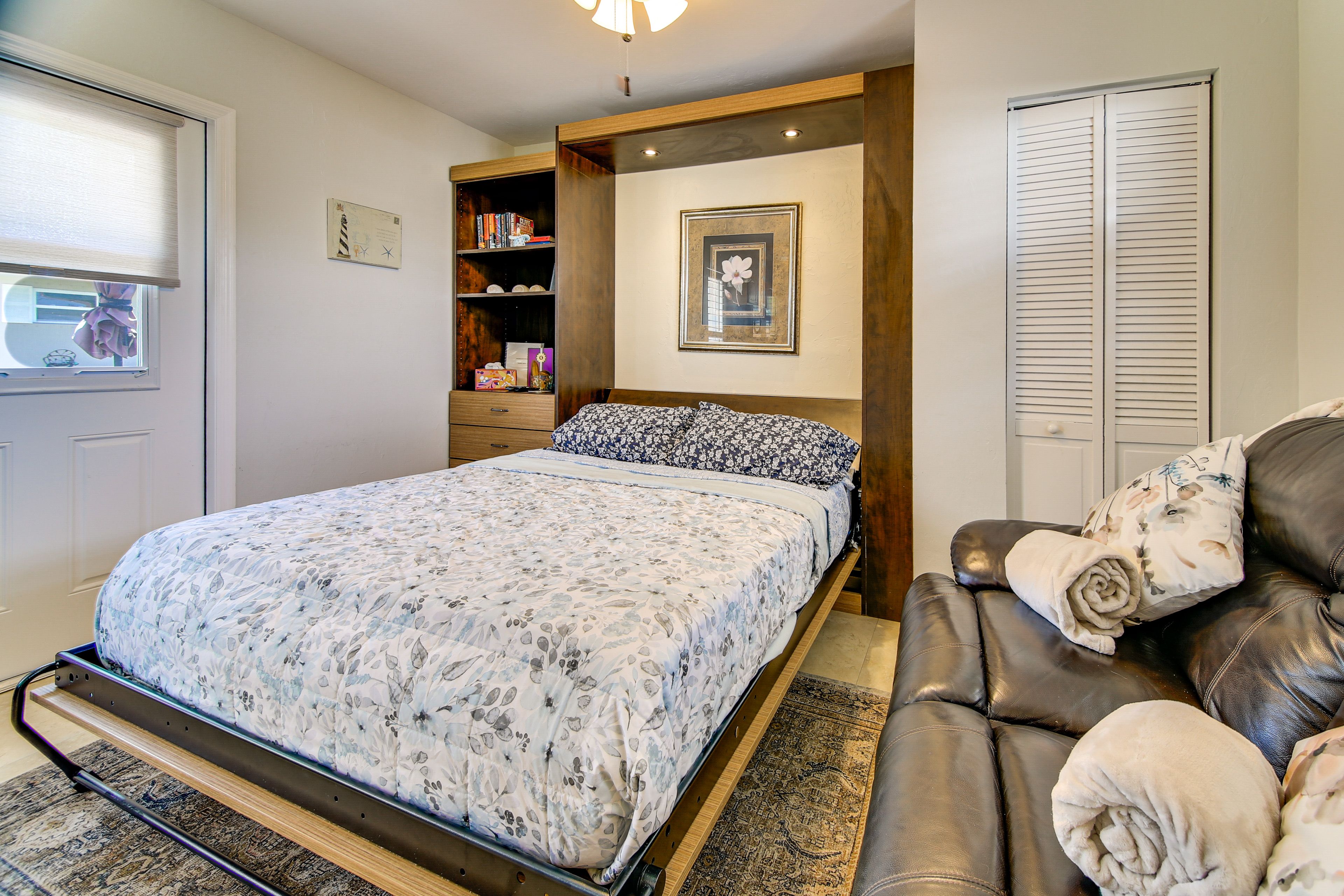 Studio | Queen Murphy Bed