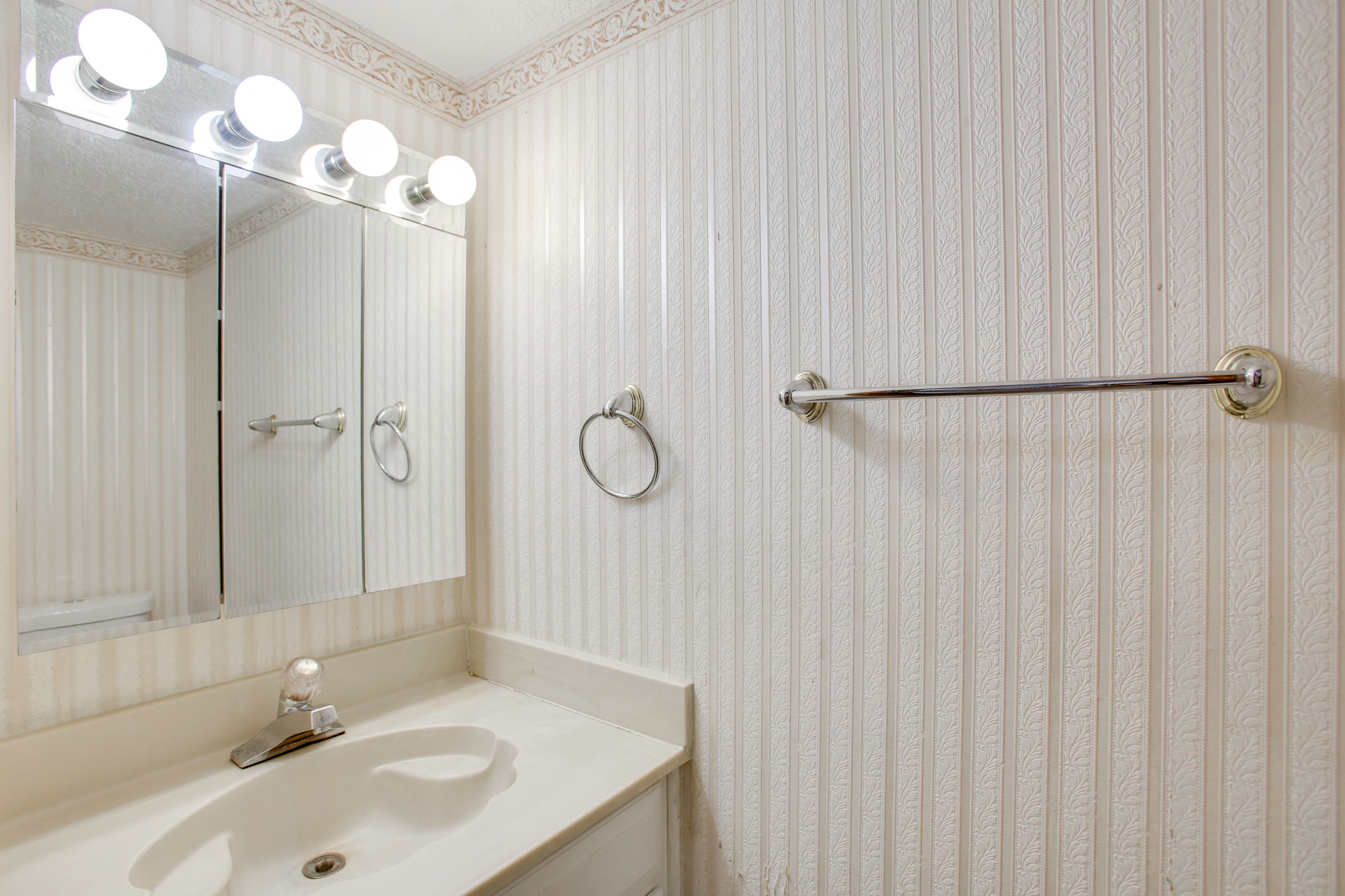 Half Bathroom | 1st Floor