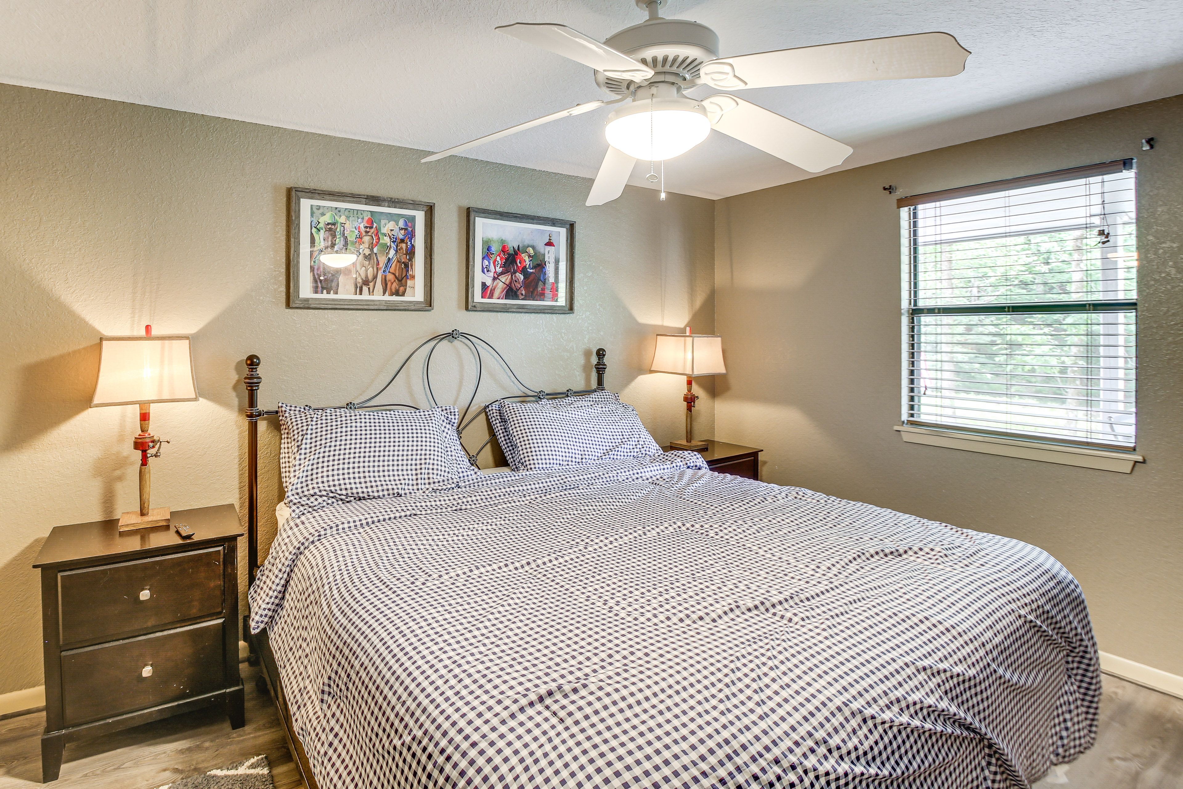 Bedroom 1 | King Bed | 1st Floor