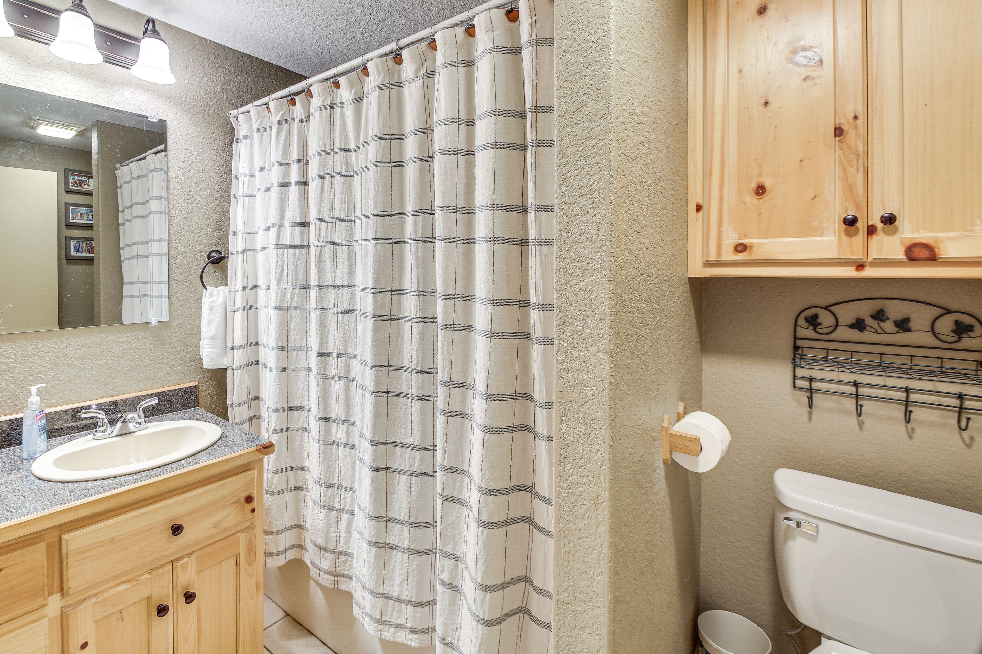 Full Bathroom | 1st Floor