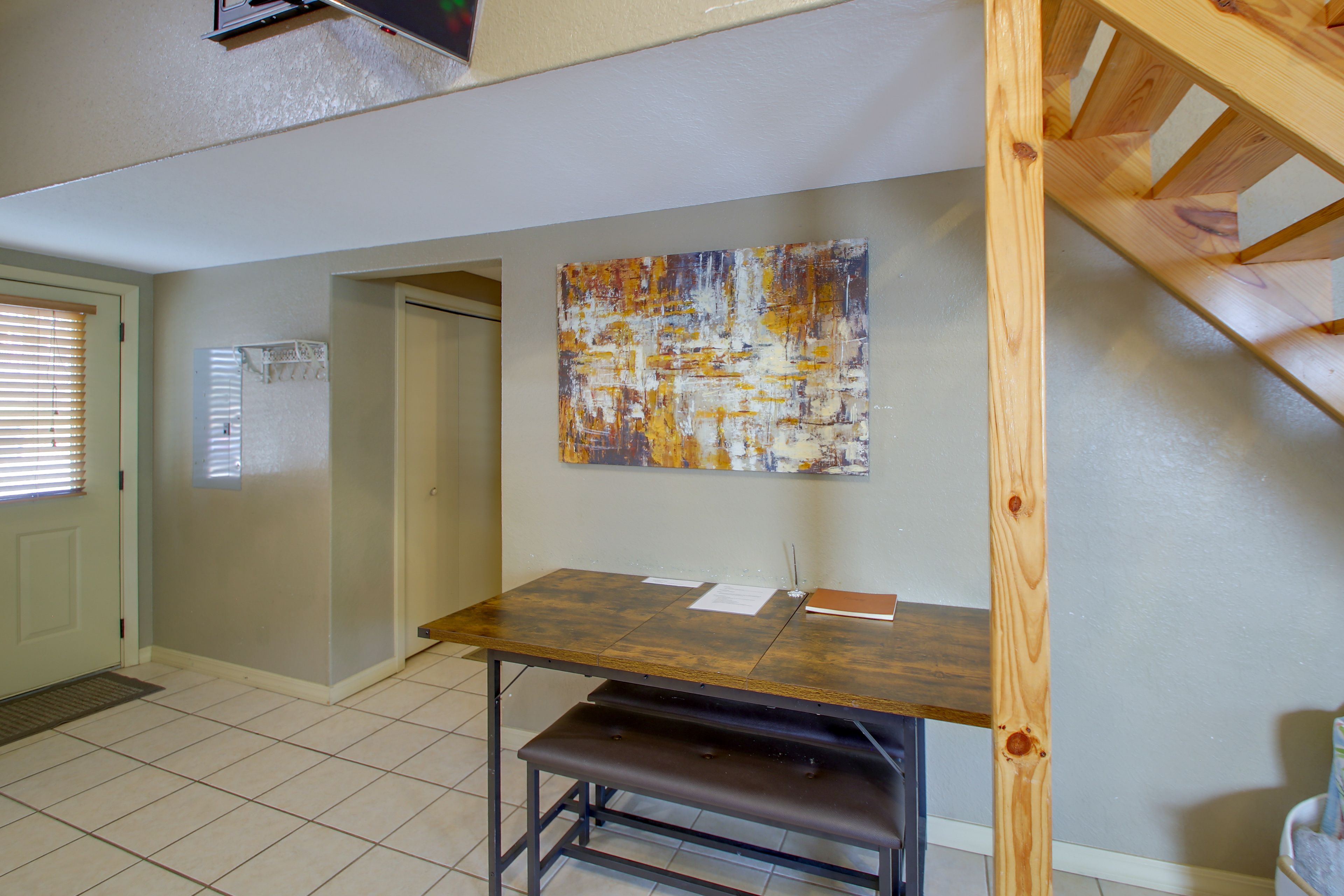 Dining Area | Dishes & Flatware Provided | 1st Floor