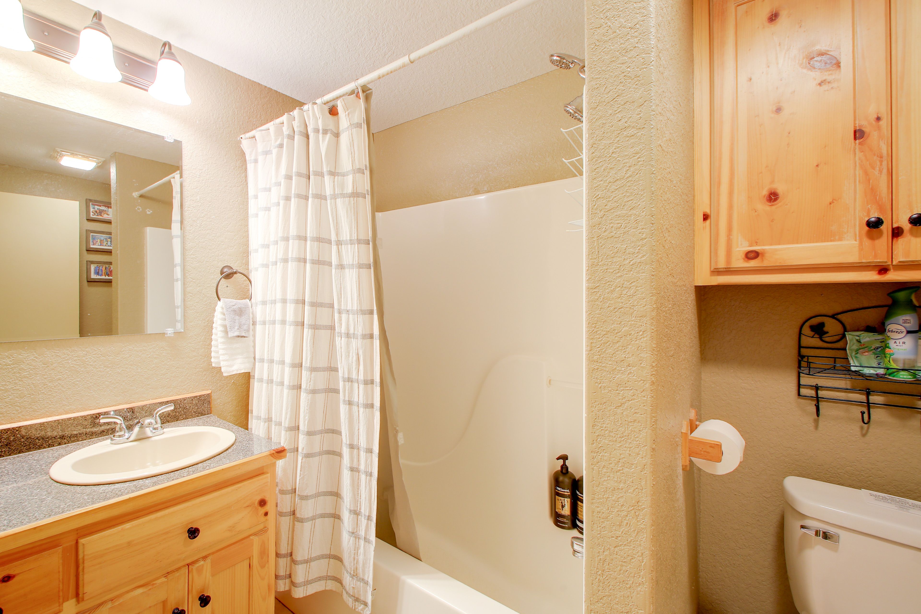Full Bathroom | 1st Floor