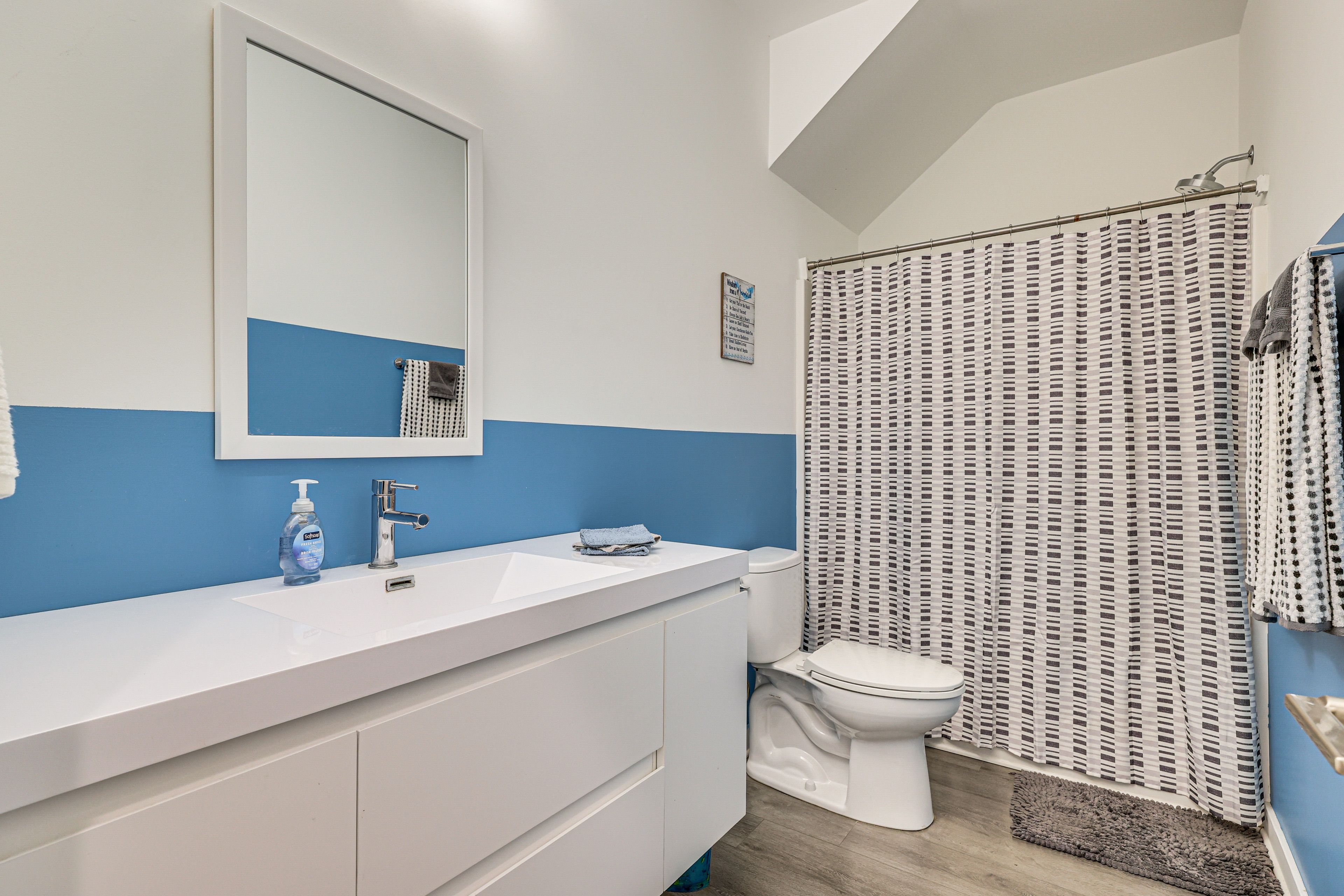 Full Bathroom | 1st Floor