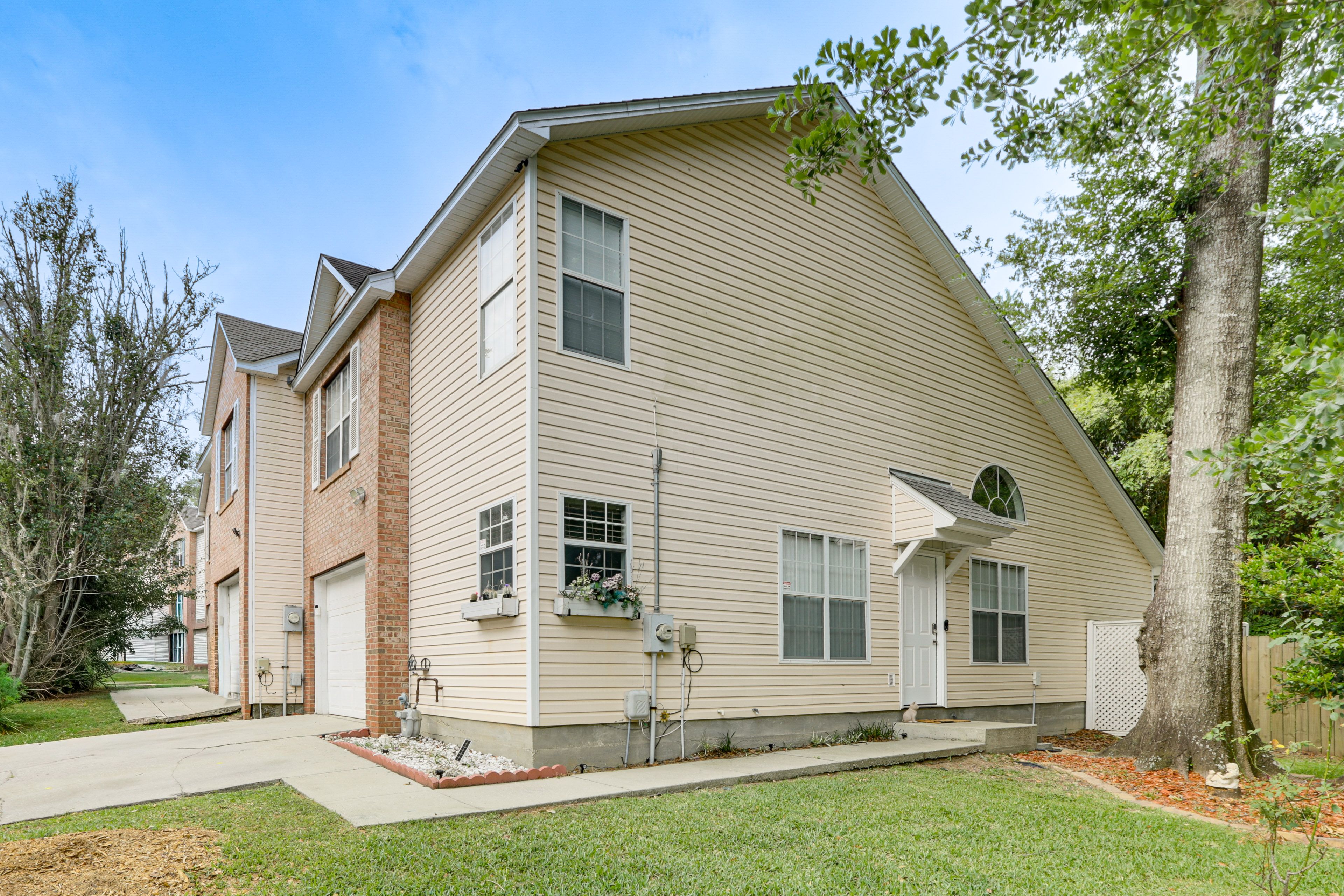 Exterior | Entryway | 2 Steps Required