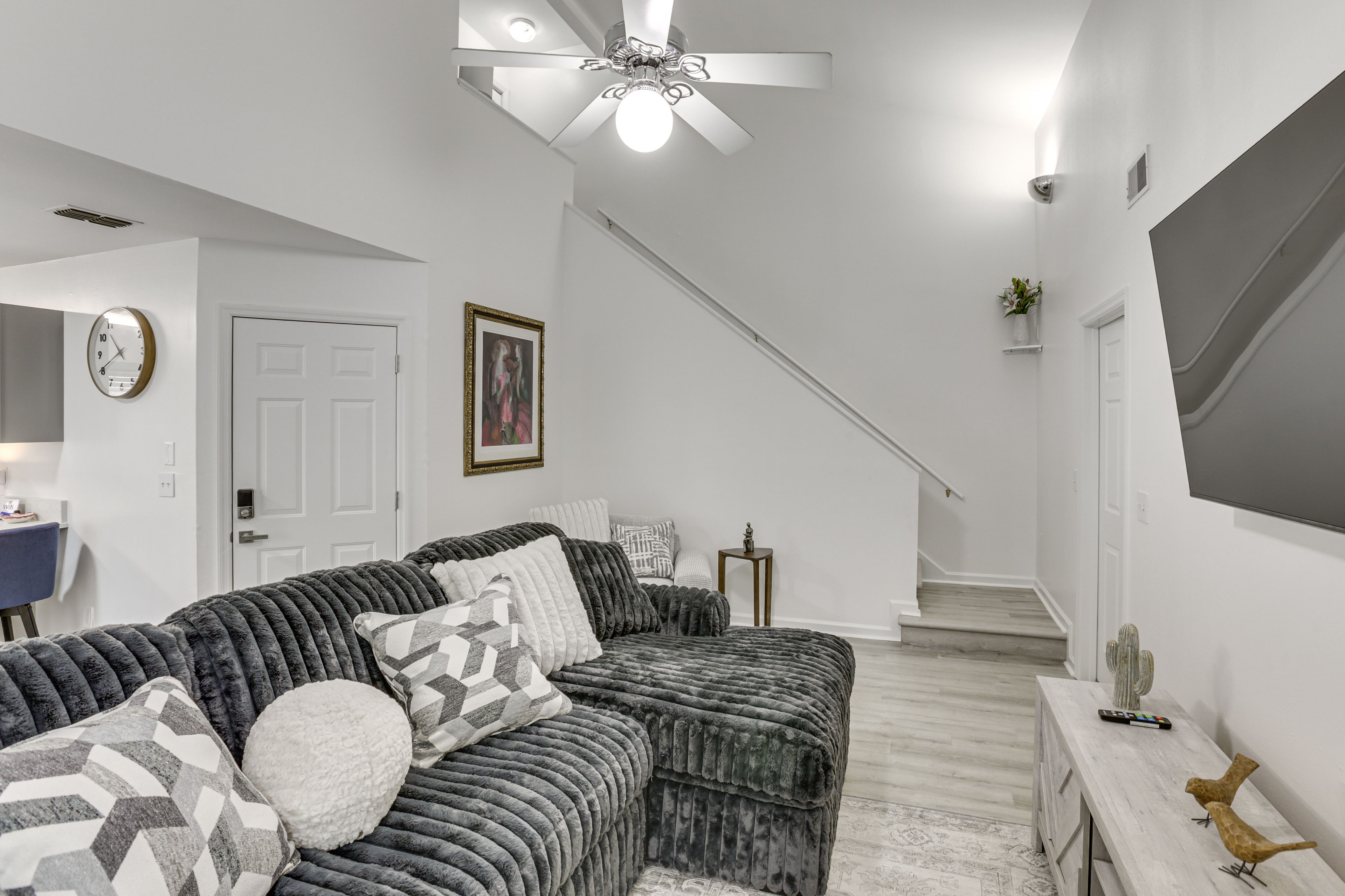 Living Room | Central Heating & A/C | Free WiFi