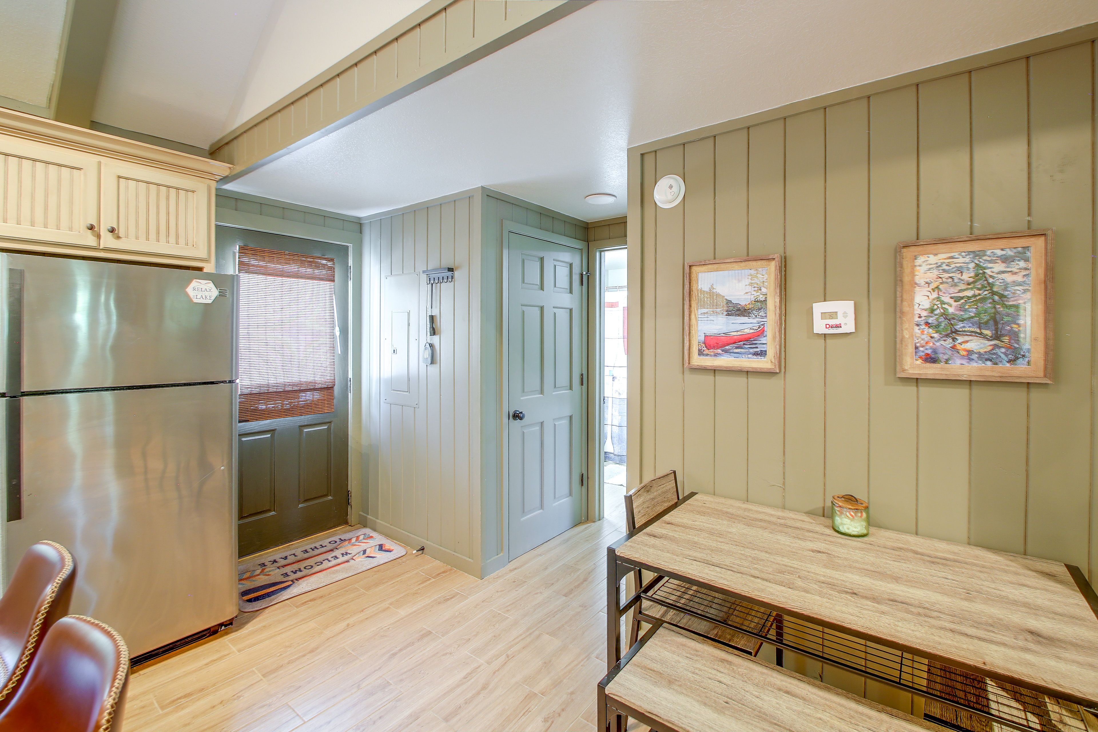 Dining Area | Dishware/Flatware Provided | 1st Floor