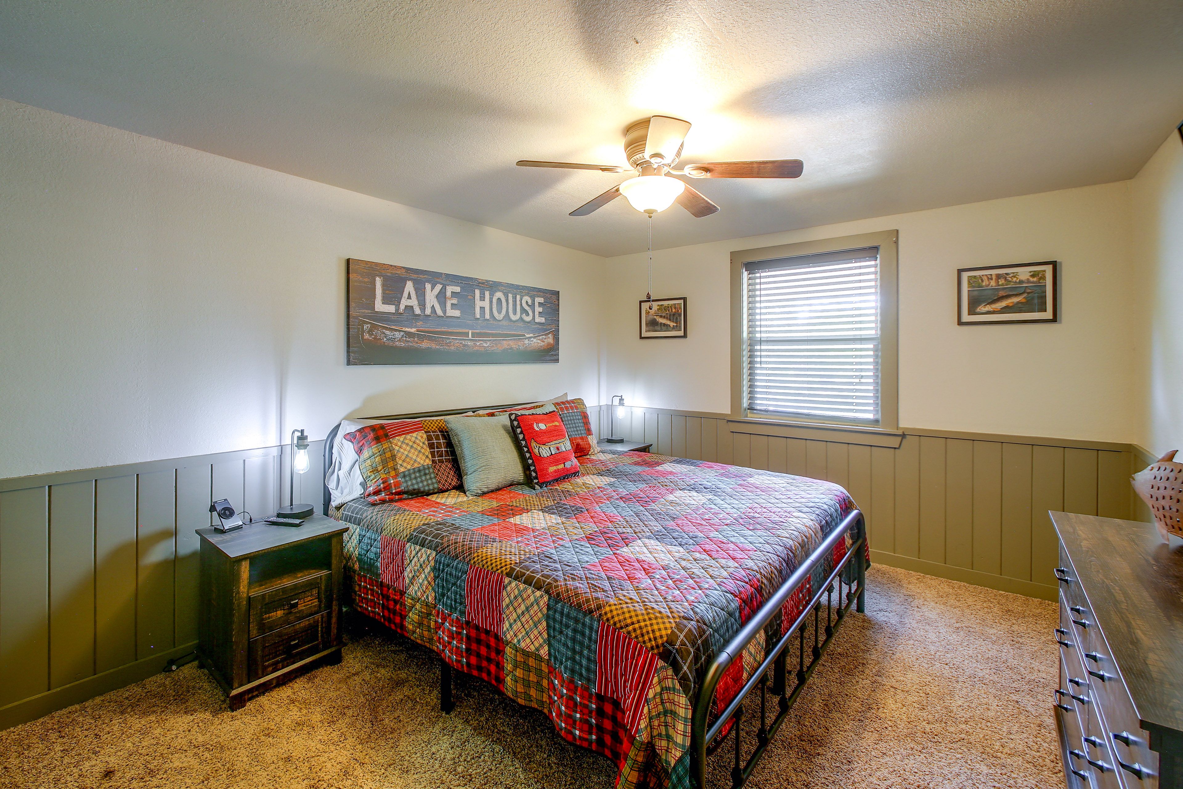 Bedroom 1 | King Bed | Smart TV | 1st Floor